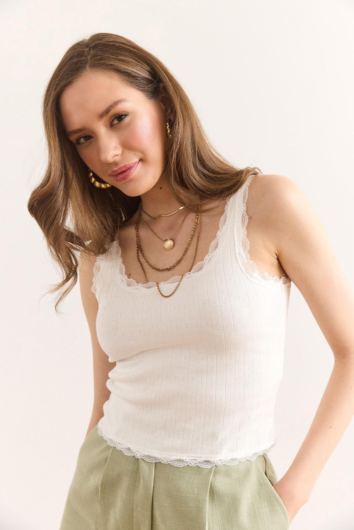 Dantel Detaylı Ajurlu Pamuk Crop Bluz Ekru
