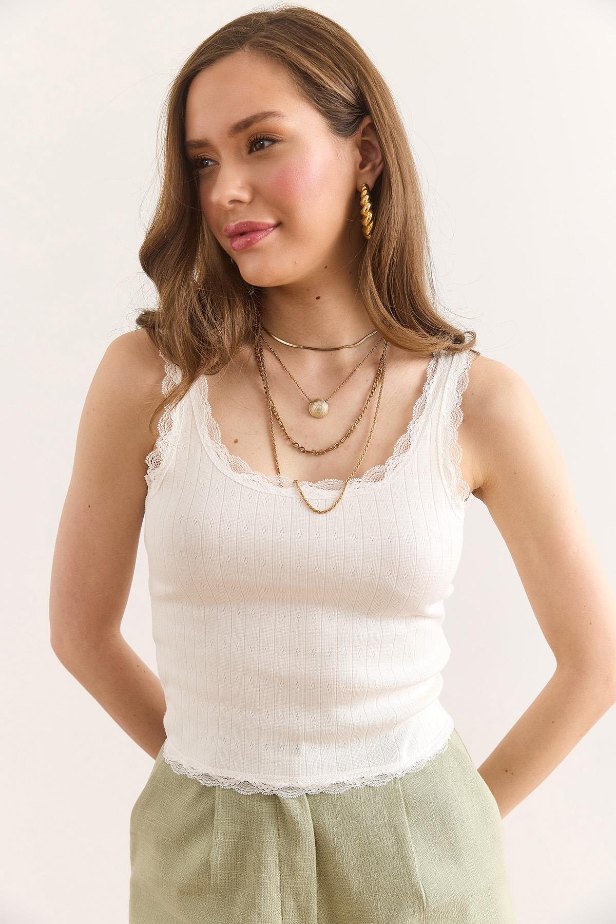 Dantel Detaylı Ajurlu Pamuk Crop Bluz Ekru
