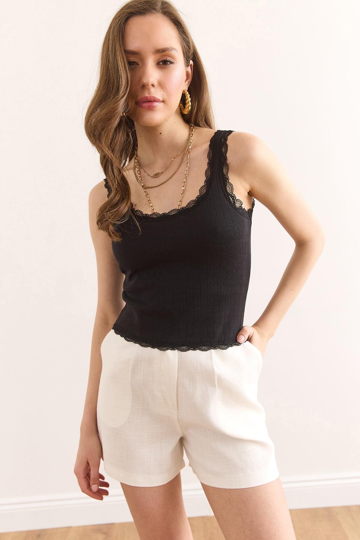 Dantel Detaylı Ajurlu Pamuk Crop Bluz Siyah