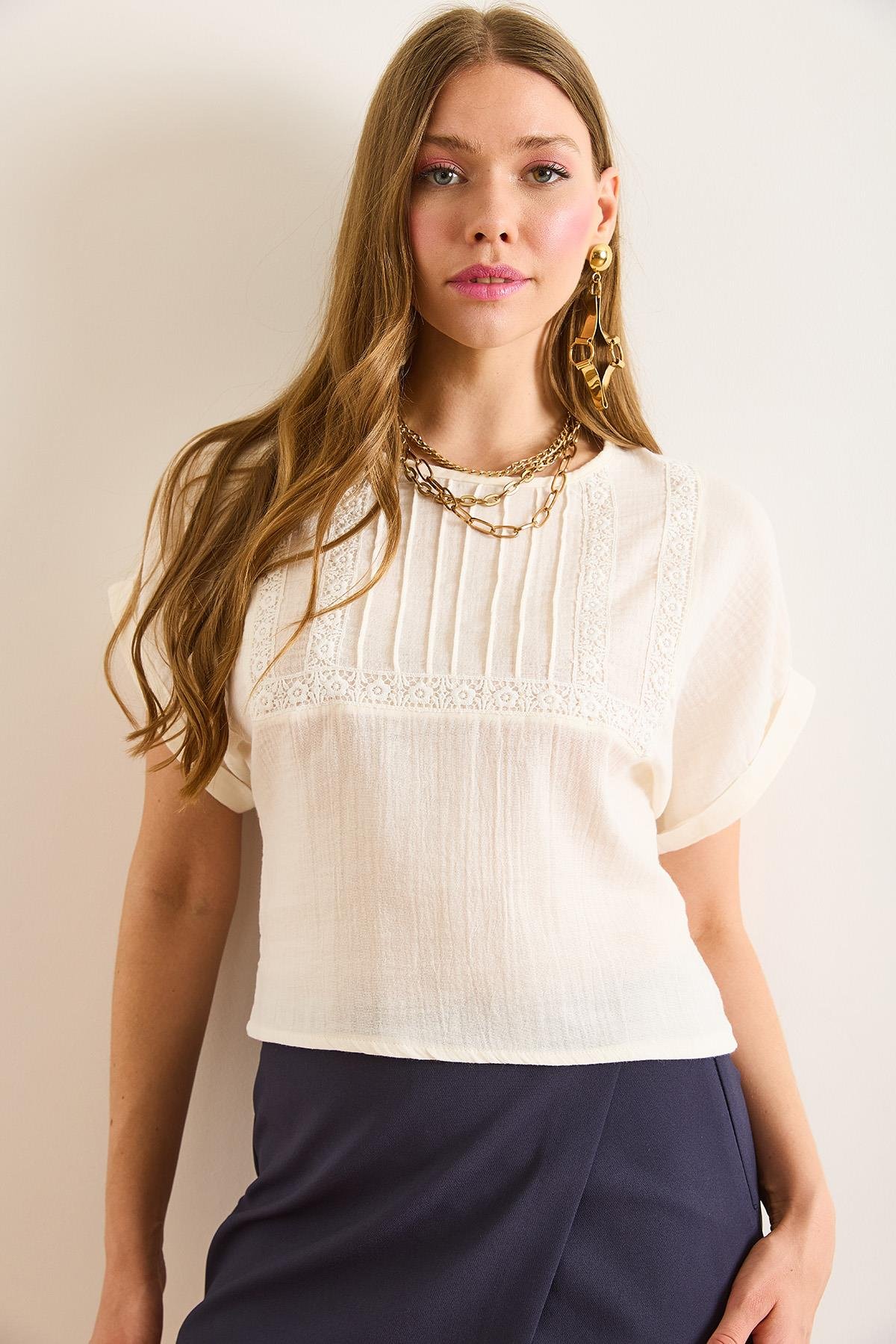Dantel Detaylı Crop Müslin Bluz Beyaz