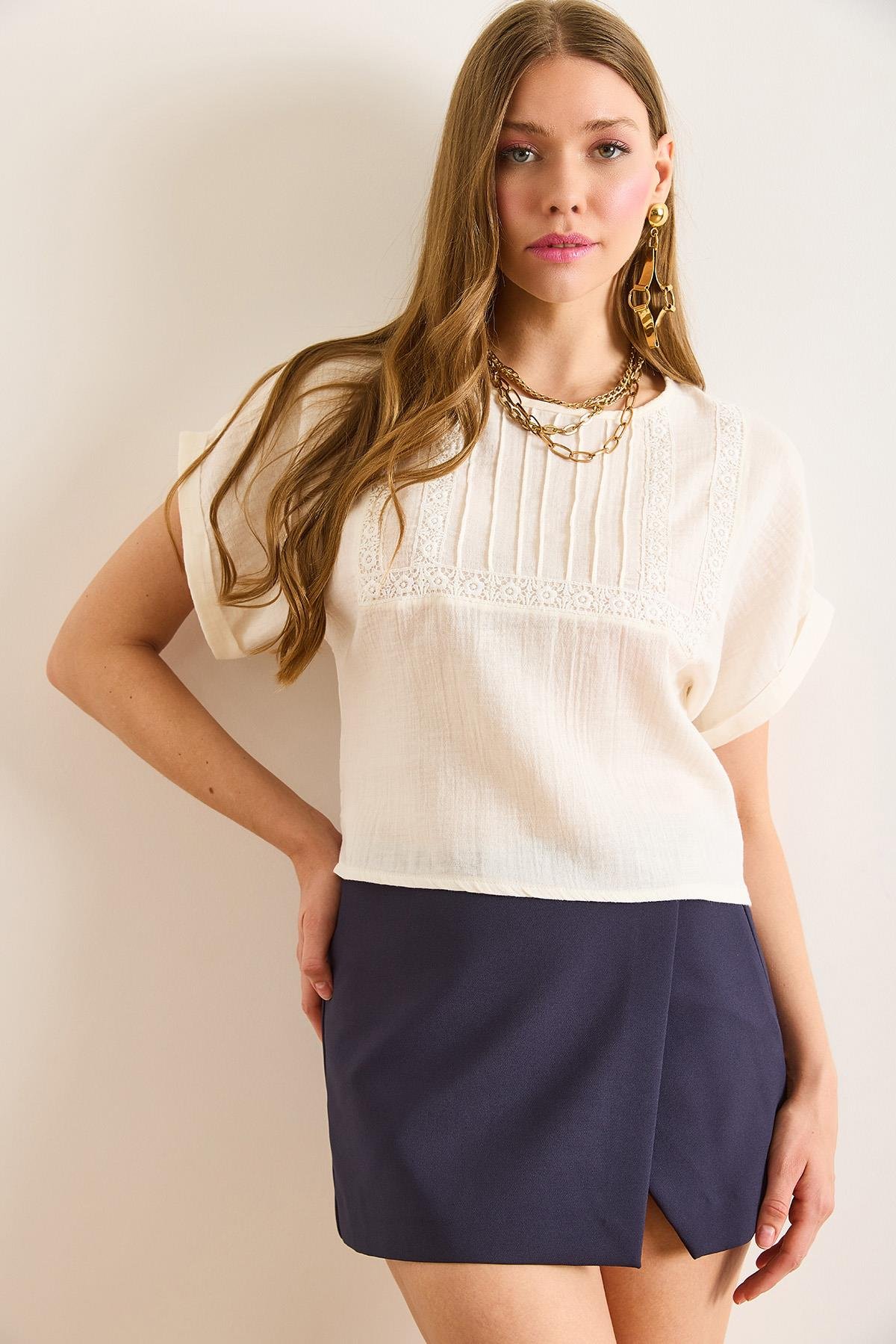 Dantel Detaylı Crop Müslin Bluz Beyaz