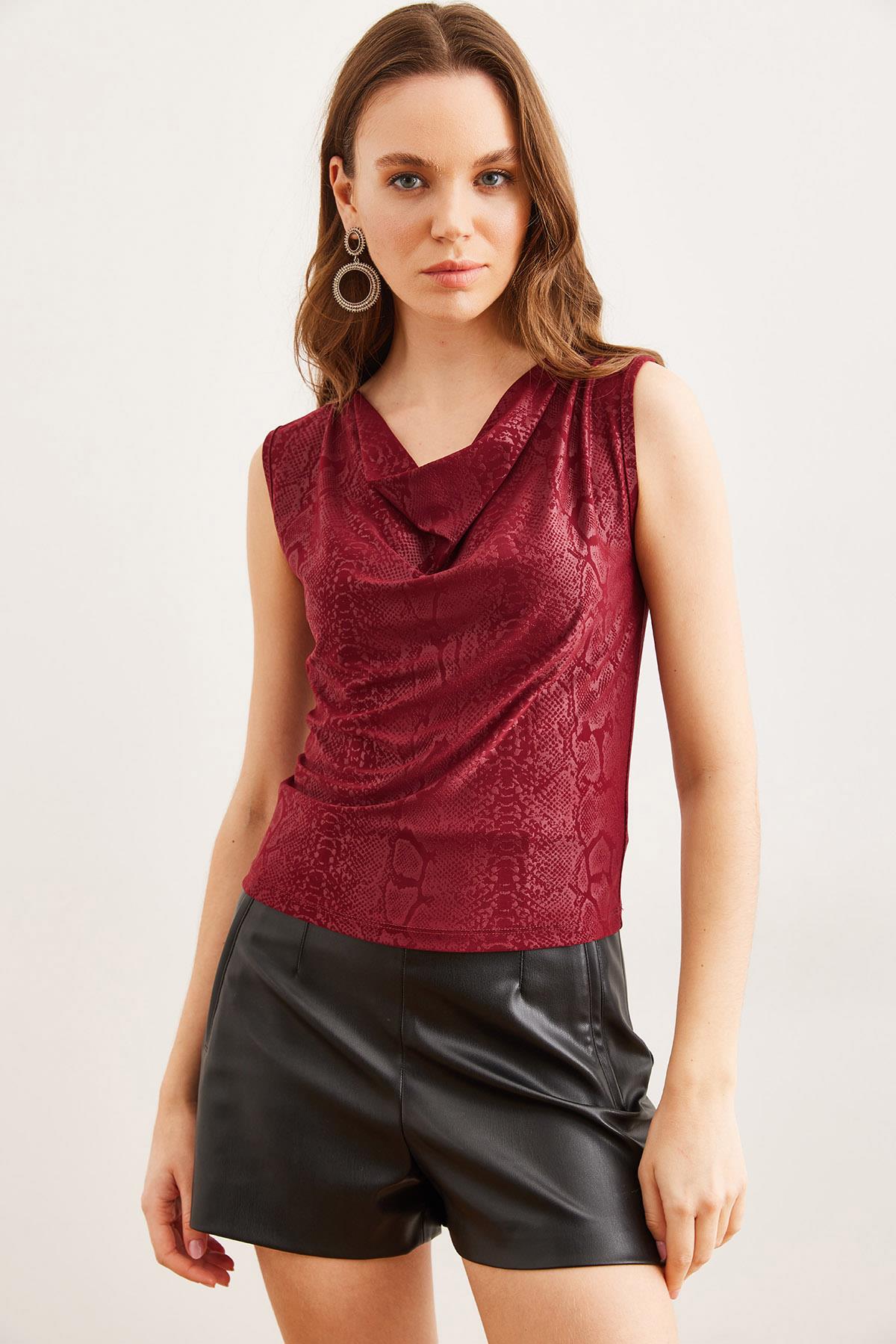 Degaje Yaka Animal Print Dökümlü Bluz Bordo