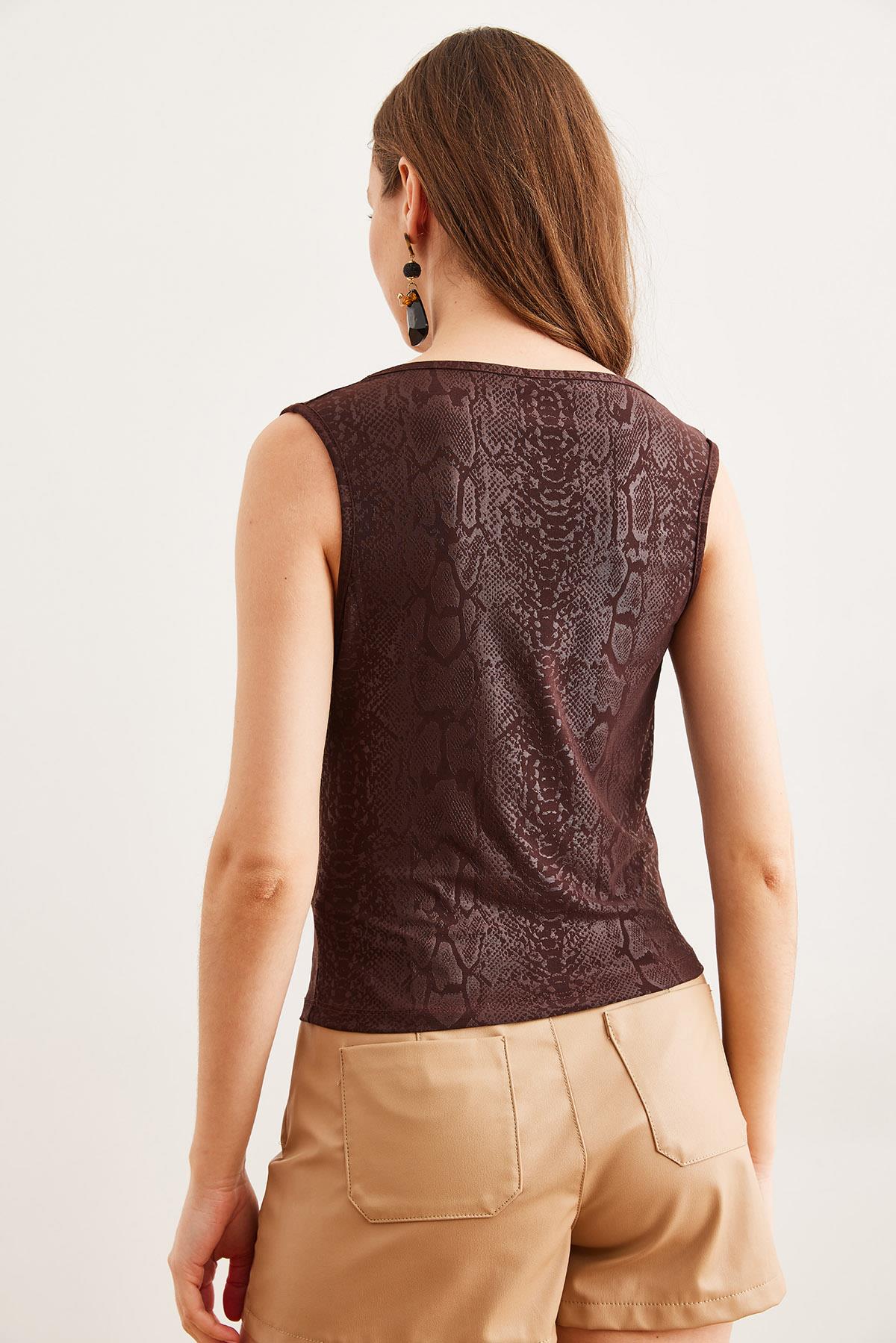 Degaje Yaka Animal Print Dökümlü Bluz Kahverengi