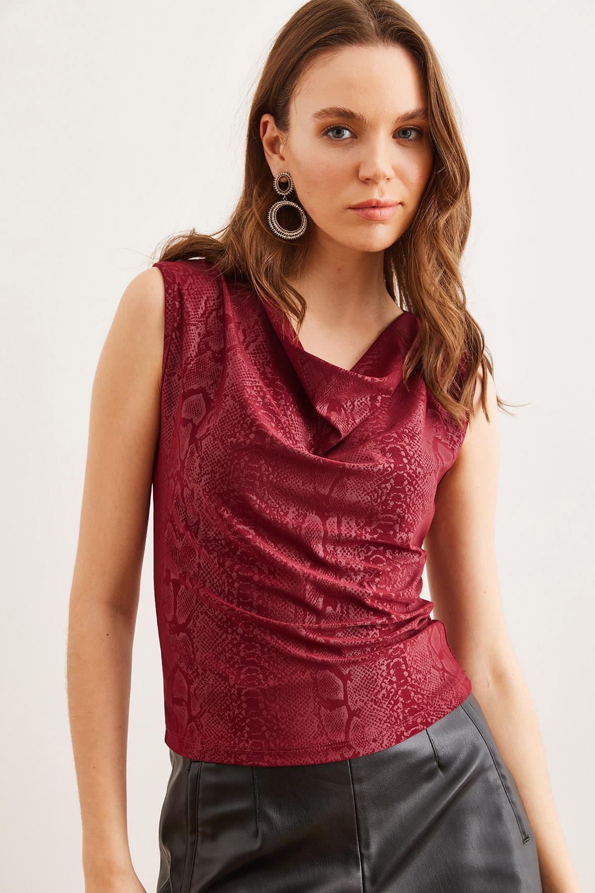 Degaje Yaka Animal Print Dökümlü Bluz Bordo