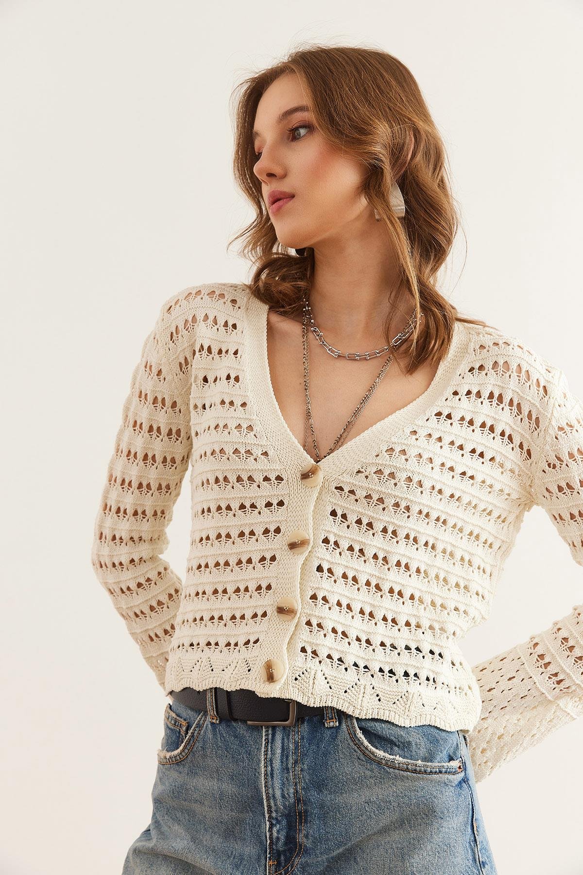 Delikli 4 Düğme Pamuk İçerikli Mevsimlik Hırka Ekru