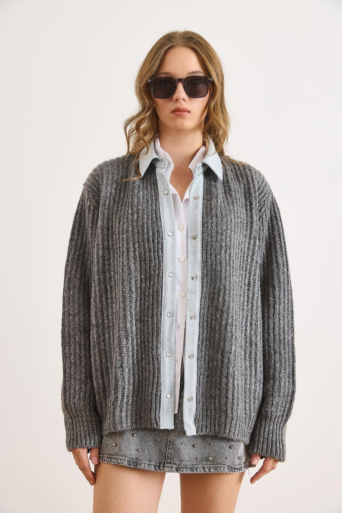 Denim Detaylı Çıtçıtlı Triko Gömlek Hırka Füme