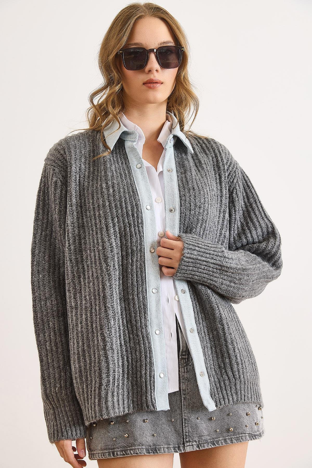 Denim Detaylı Çıtçıtlı Triko Gömlek Hırka Füme