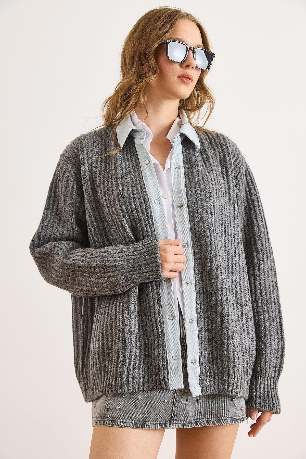 Denim Detaylı Çıtçıtlı Triko Gömlek Hırka Füme
