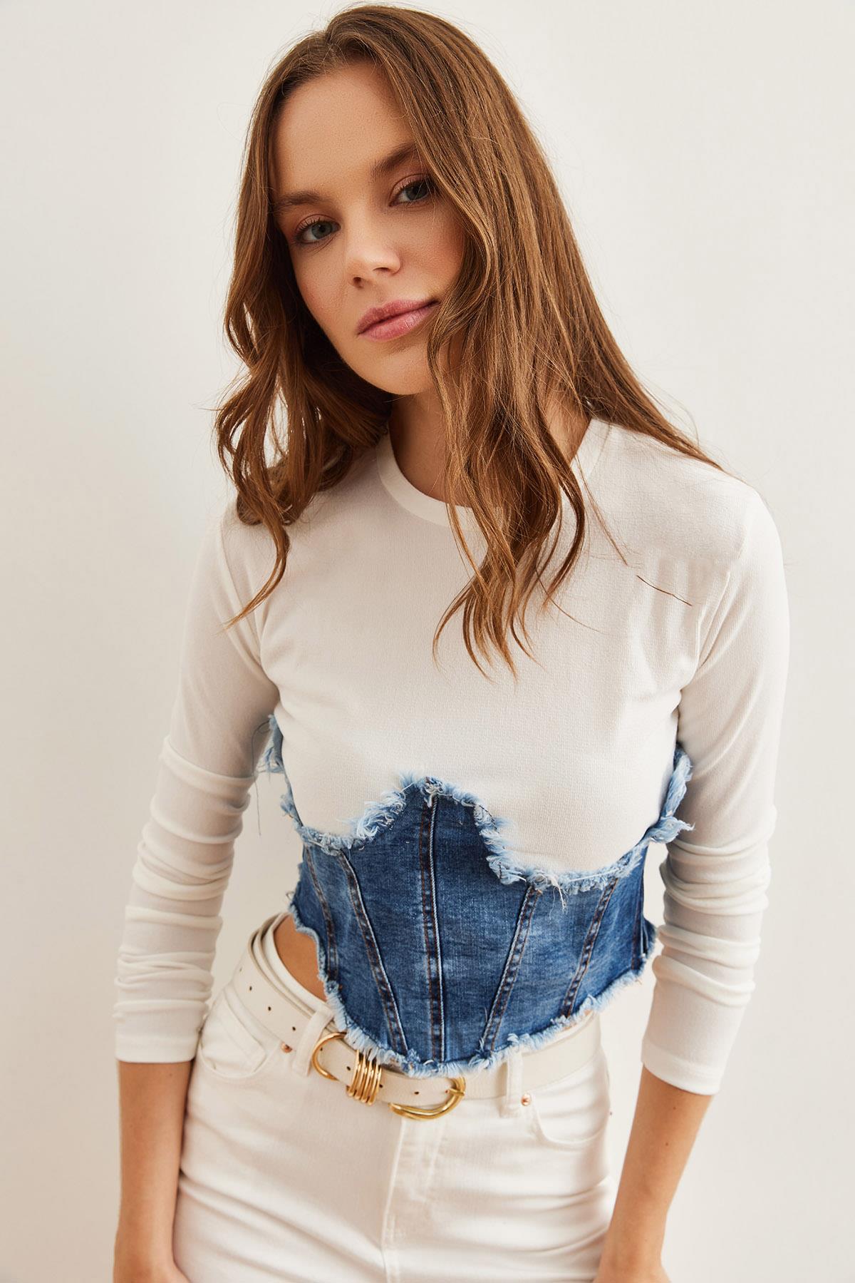 Denim Detaylı Esnek Crop Bluz Ekru