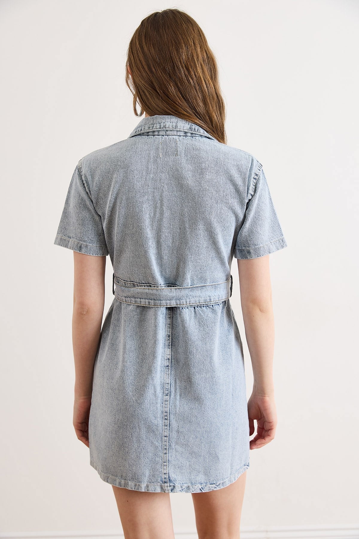 Denim Torba Cepli Kuşaklı Mini Elbise Açık Mavi