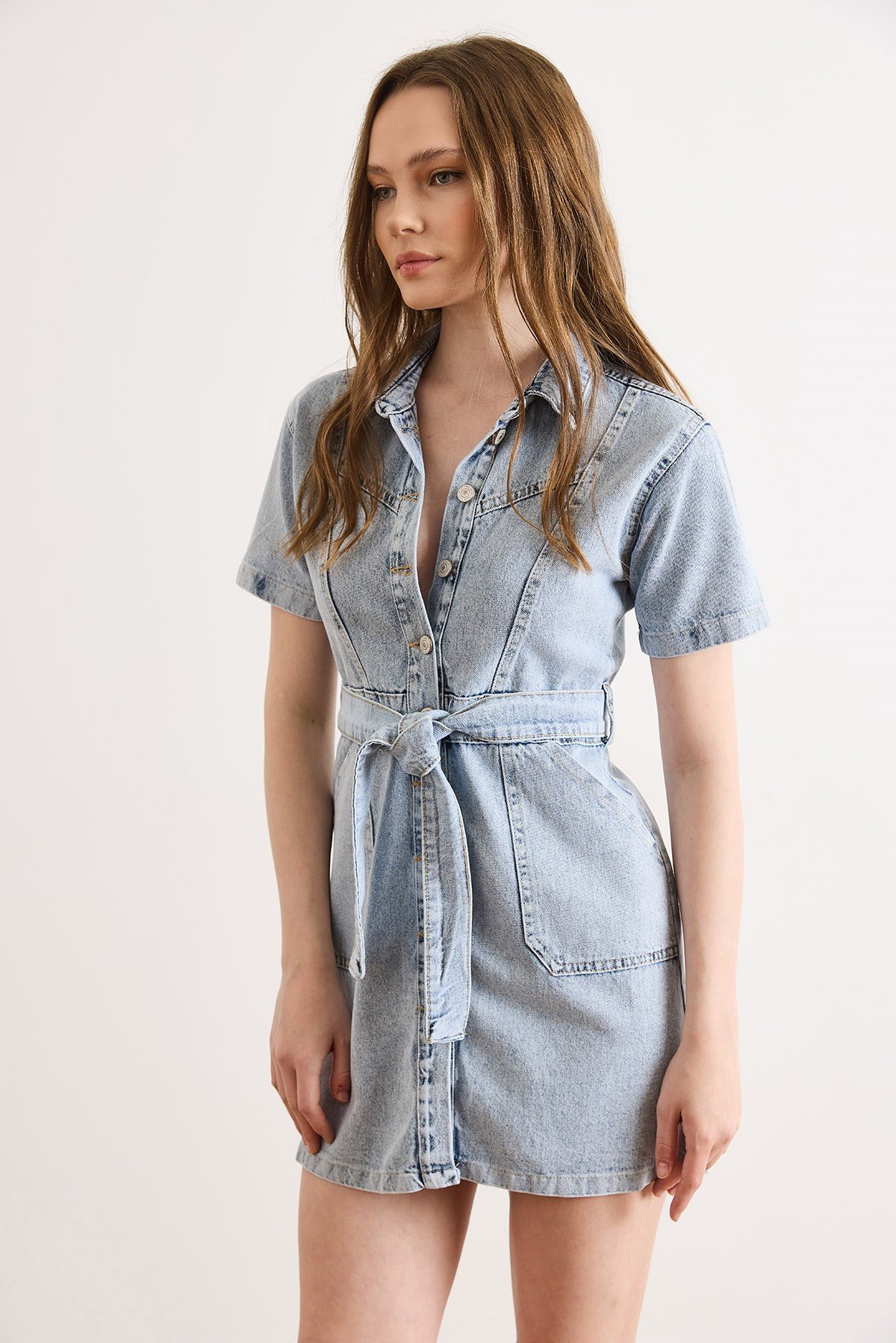 Denim Torba Cepli Kuşaklı Mini Elbise Açık Mavi