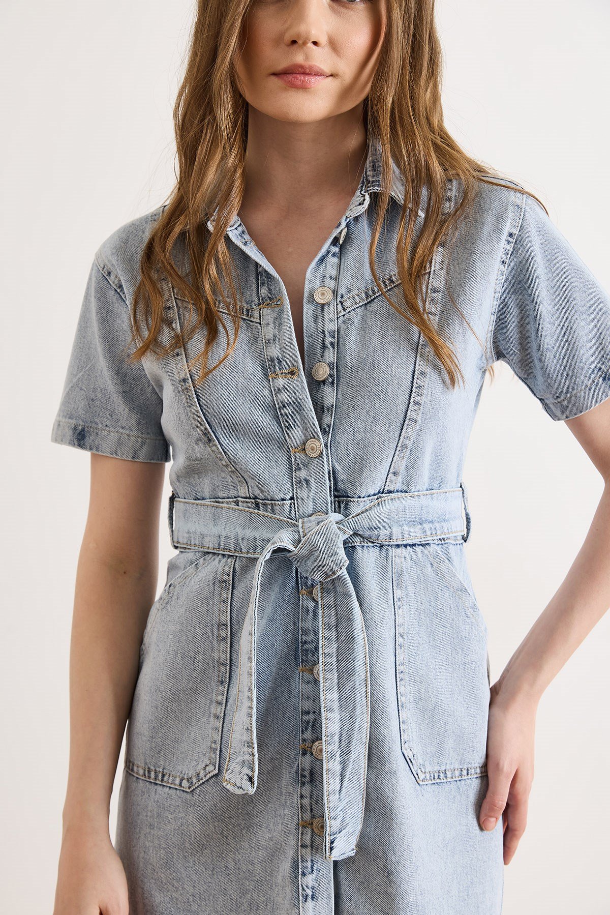 Denim Torba Cepli Kuşaklı Mini Elbise Açık Mavi