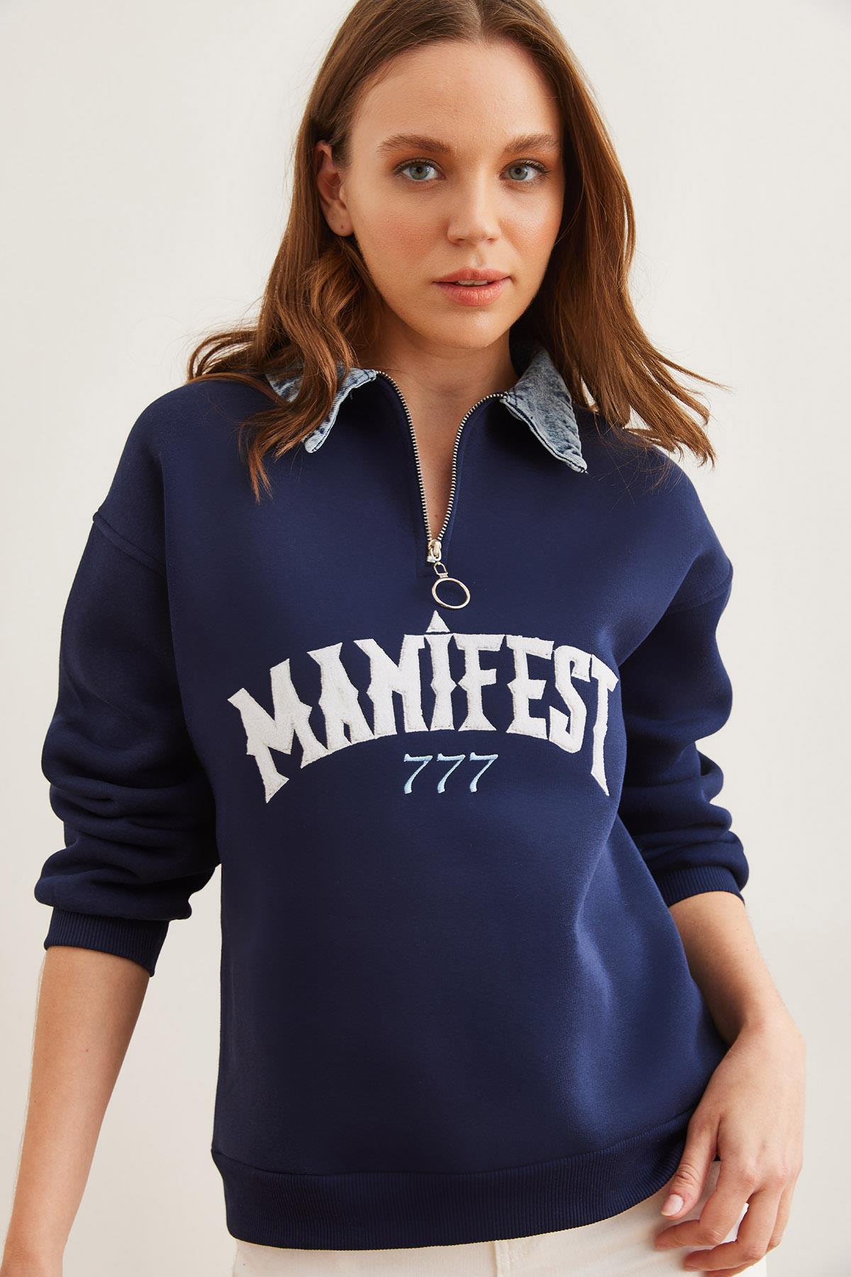 Denim Yaka Fermuarlı Nakışlı Şardonlu Sweatshirt Lacivert