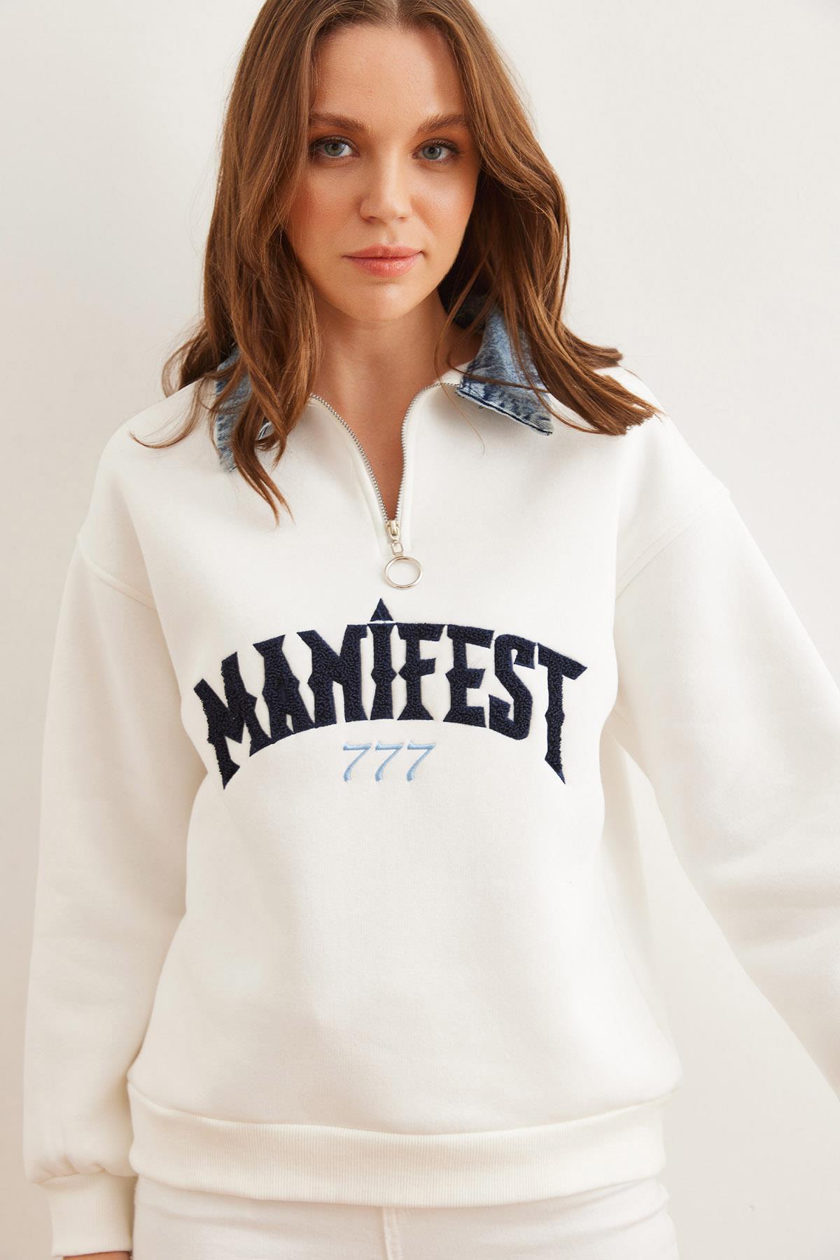Denim Yaka Fermuarlı Nakışlı Şardonlu Sweatshirt Beyaz