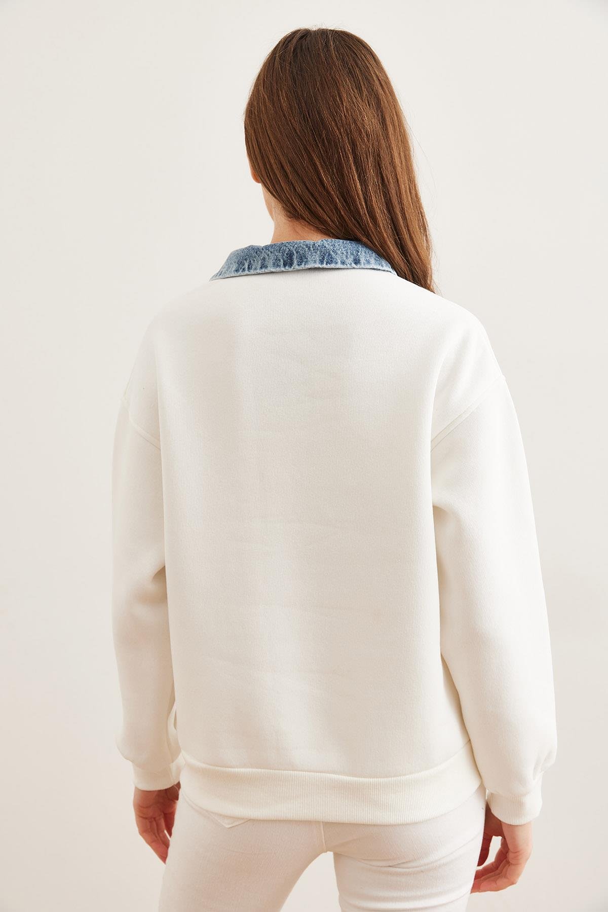 Denim Yaka Fermuarlı Nakışlı Şardonlu Sweatshirt Beyaz