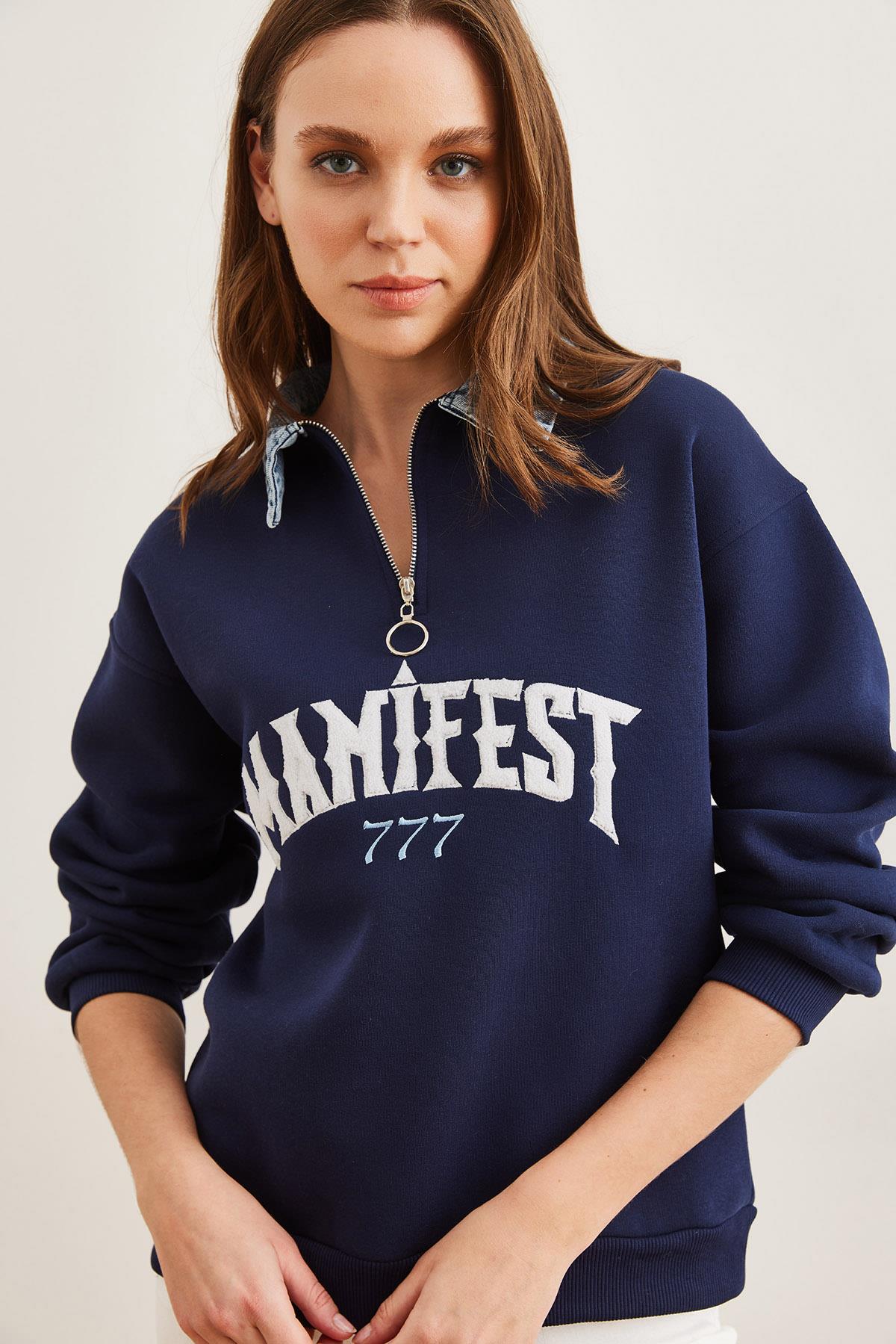 Denim Yaka Fermuarlı Nakışlı Şardonlu Sweatshirt Lacivert