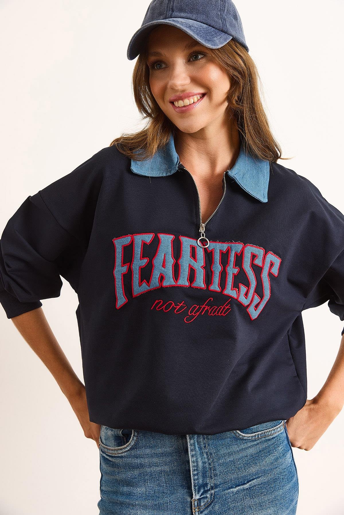 Denim Yaka Fermuarlı Yazılı Oversize Sweatshirt Lacivert