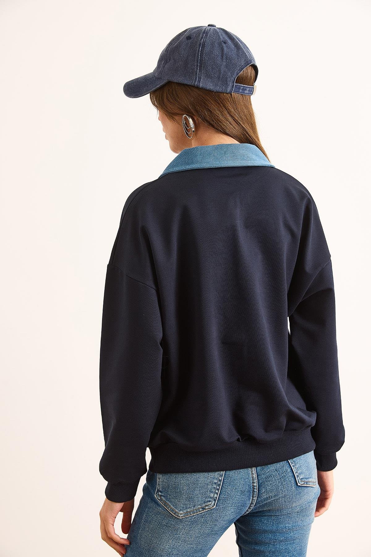 Denim Yaka Fermuarlı Yazılı Oversize Sweatshirt Lacivert