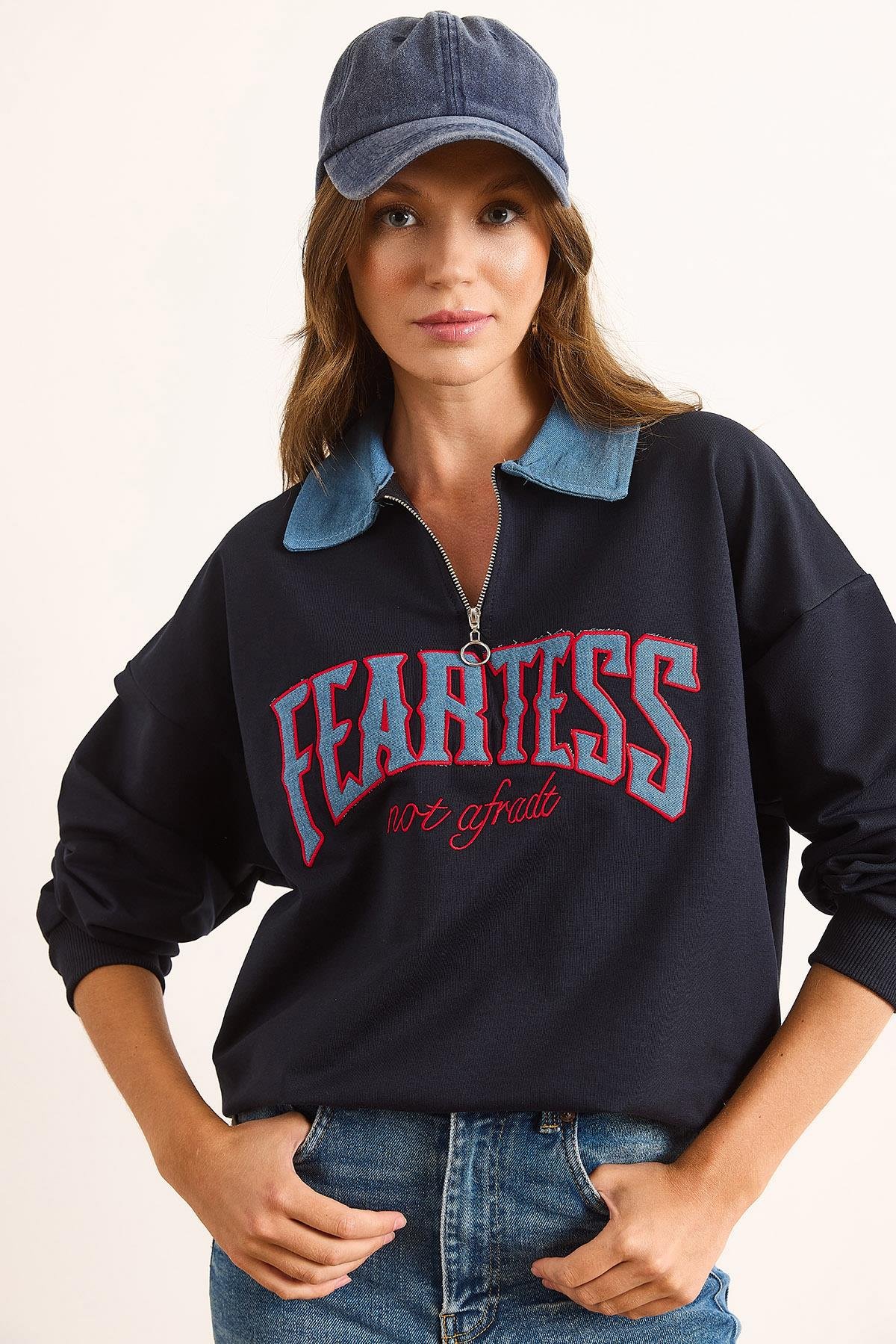 Denim Yaka Fermuarlı Yazılı Oversize Sweatshirt Lacivert