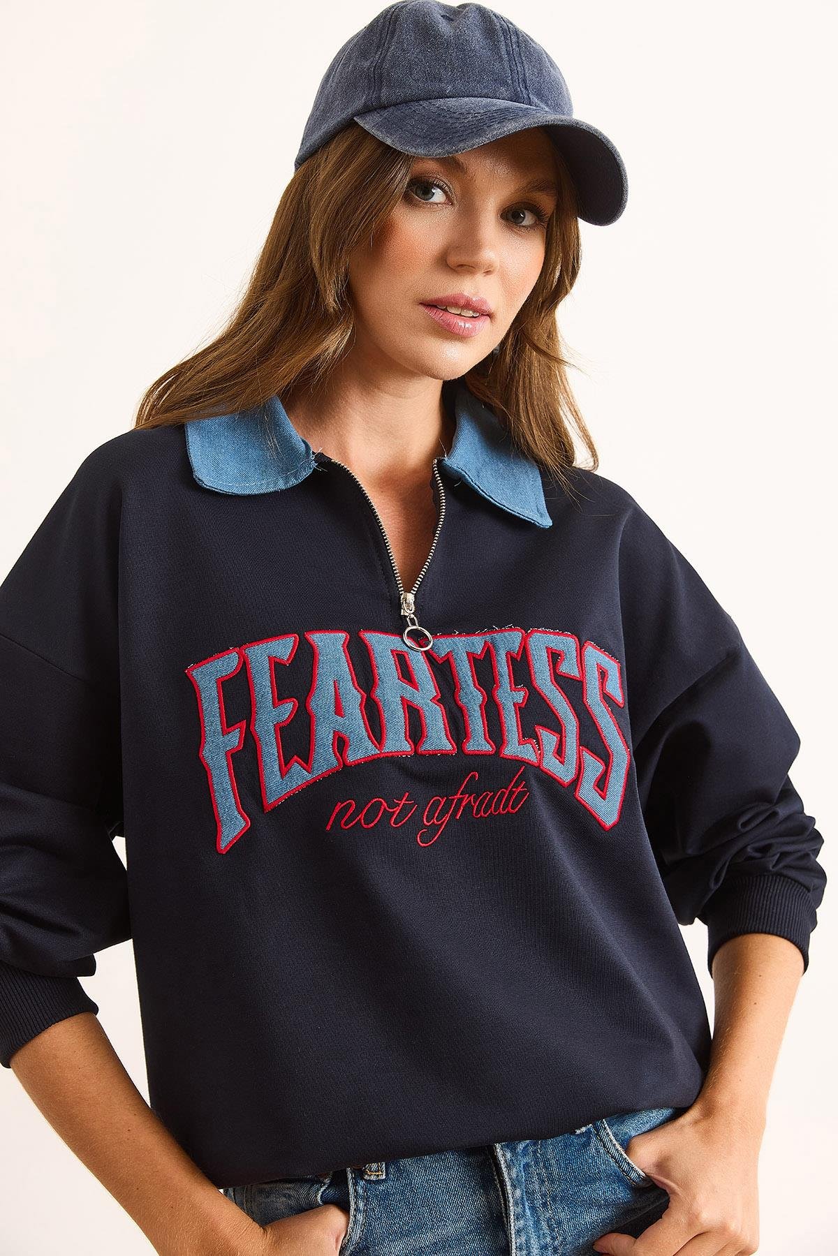 Denim Yaka Fermuarlı Yazılı Oversize Sweatshirt Lacivert