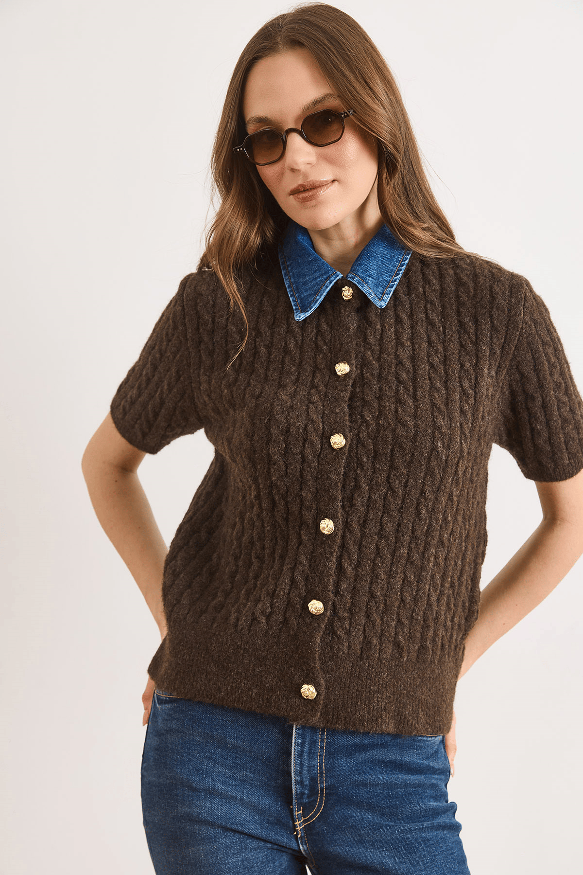 Denim Yakalı Yumuşak Dokulu Kısa Kol Triko Hırka Kahverengi