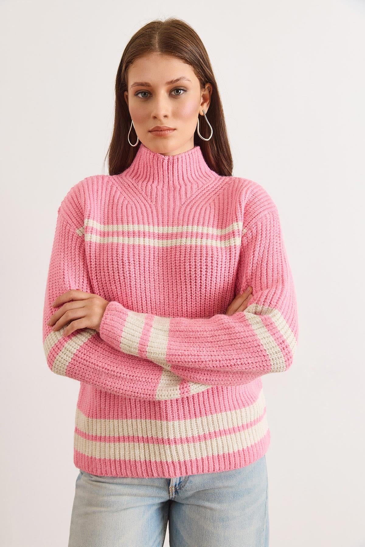 Dik Yaka Çizgili Loose Fit Triko Kazak Pembe