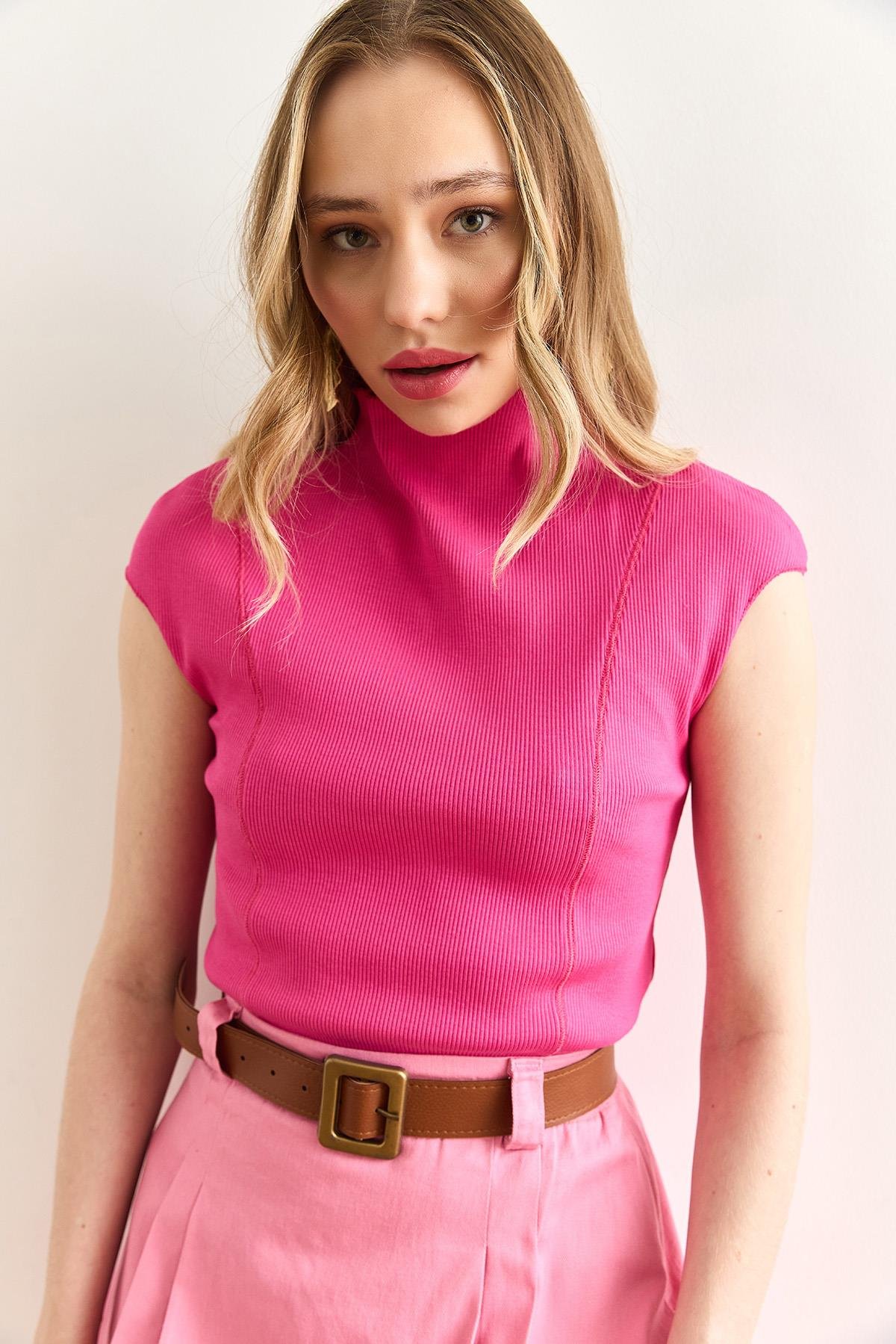 Dik Yaka Dikiş Detaylı Crop Bluz Fuşya