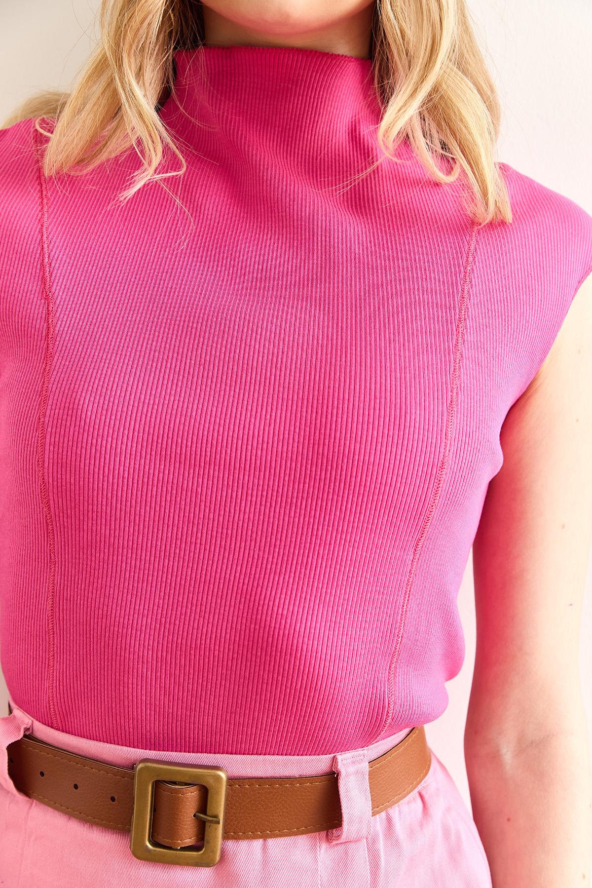 Dik Yaka Dikiş Detaylı Crop Bluz Fuşya