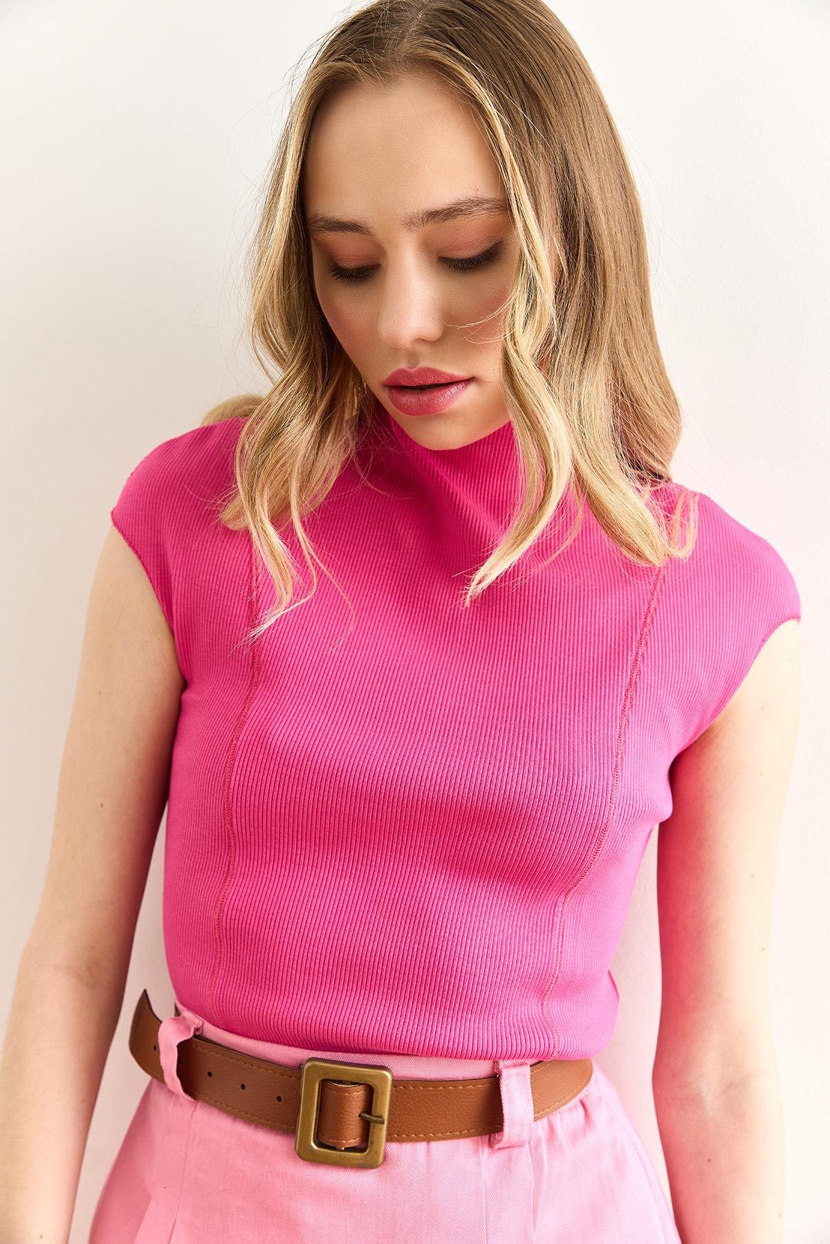 Dik Yaka Dikiş Detaylı Crop Bluz Fuşya