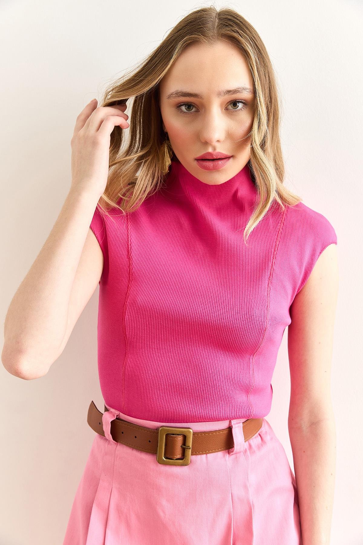 Dik Yaka Dikiş Detaylı Crop Bluz Fuşya