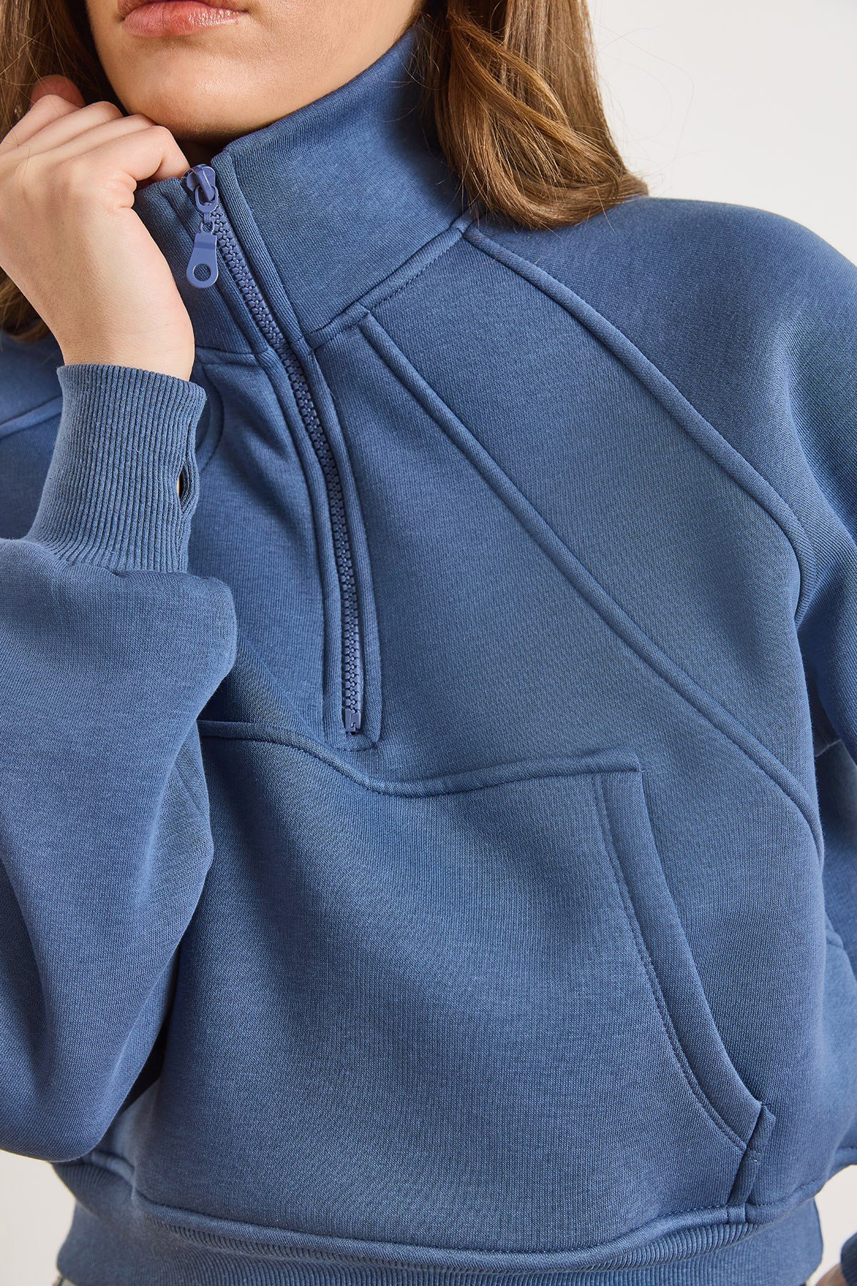 Dik Yaka Dikiş Detaylı Fermuarlı Şardonlu Crop Sweatshirt İndigo