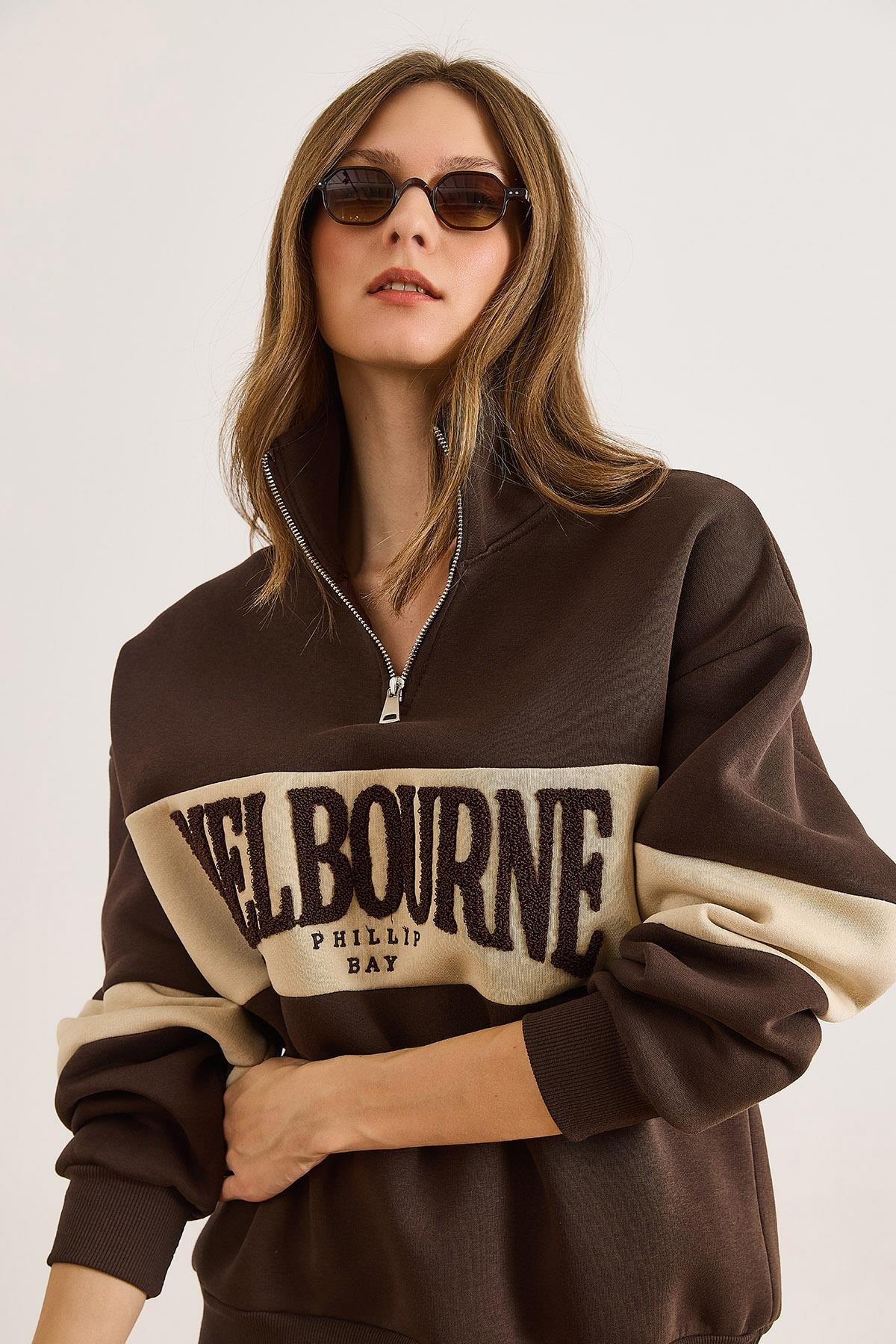 Dik Yaka Fermuarlı Renk Detaylı Şardonlu Sweatshirt Kahverengi