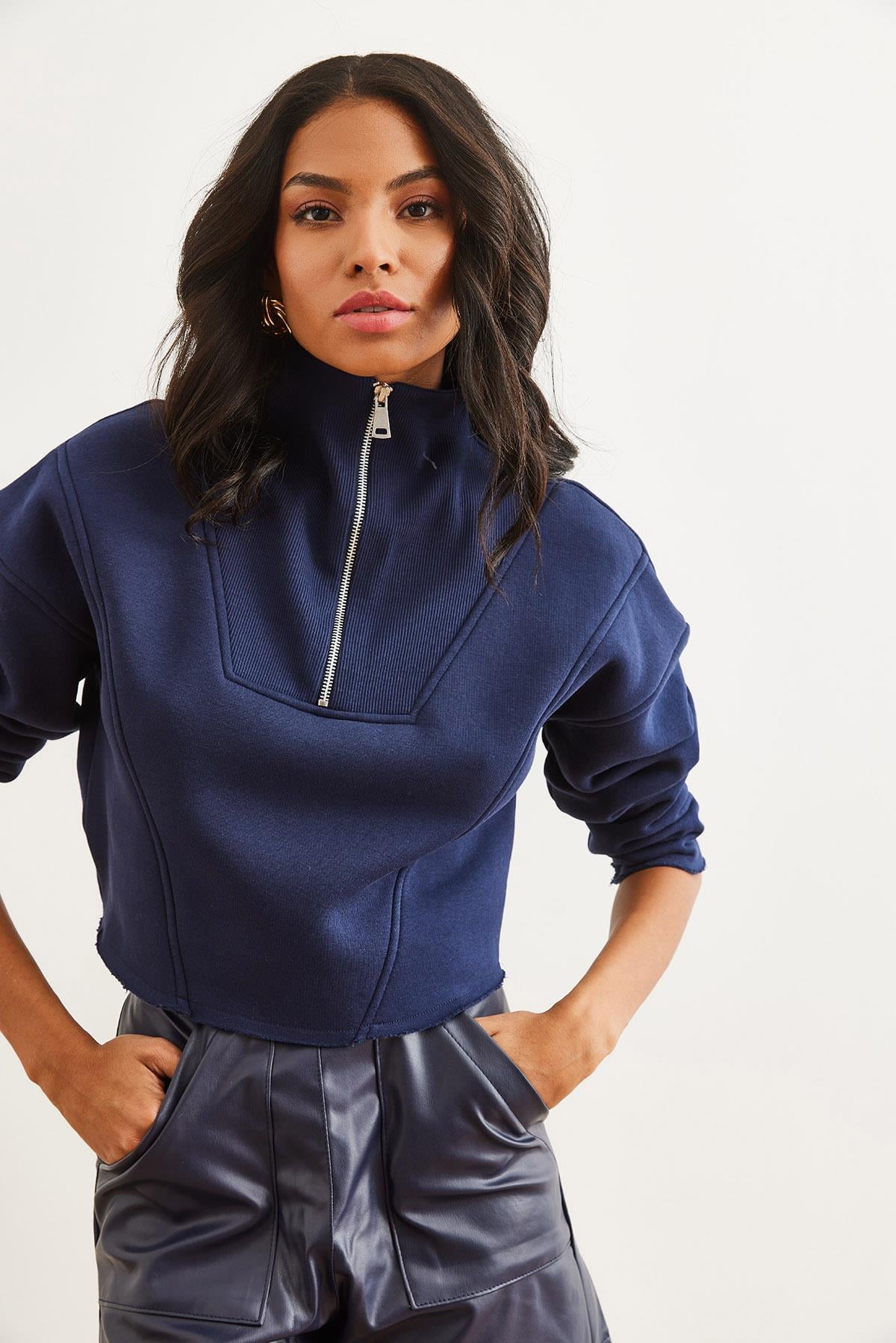 Dik Yaka Fermuarlı Şardonlu Crop Kalın Sweatshirt Lacivert