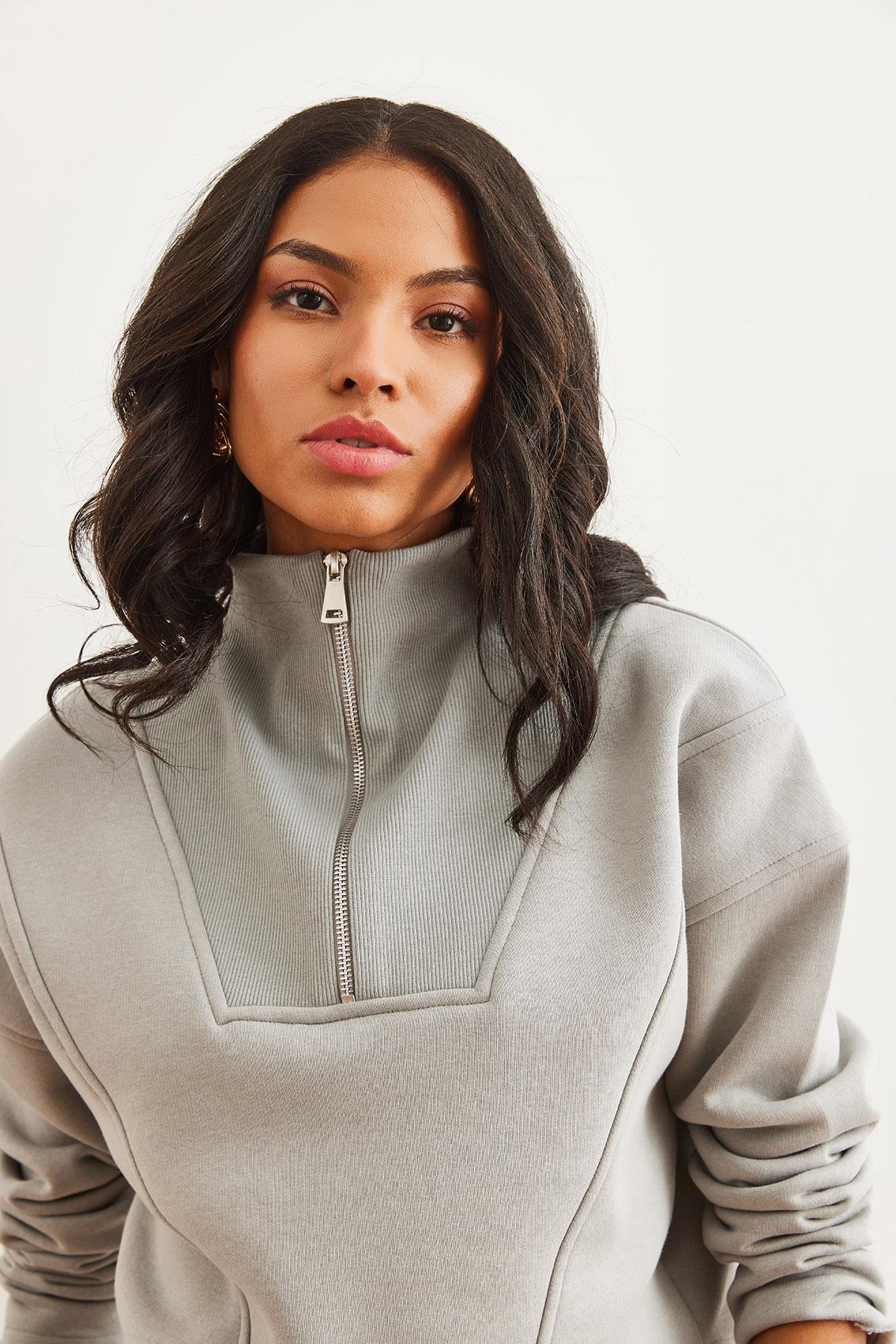 Dik Yaka Fermuarlı Şardonlu Crop Kalın Sweatshirt Yunus Gri