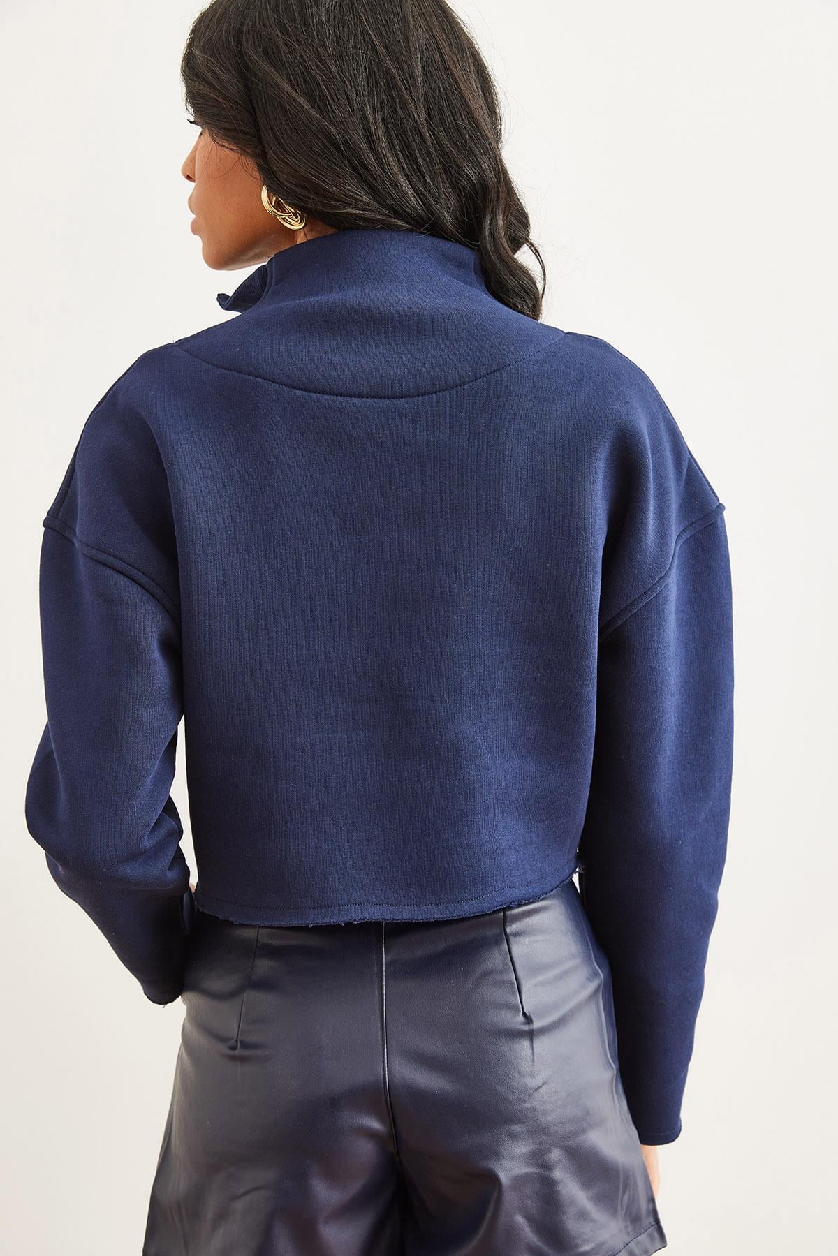 Dik Yaka Fermuarlı Şardonlu Crop Kalın Sweatshirt Lacivert