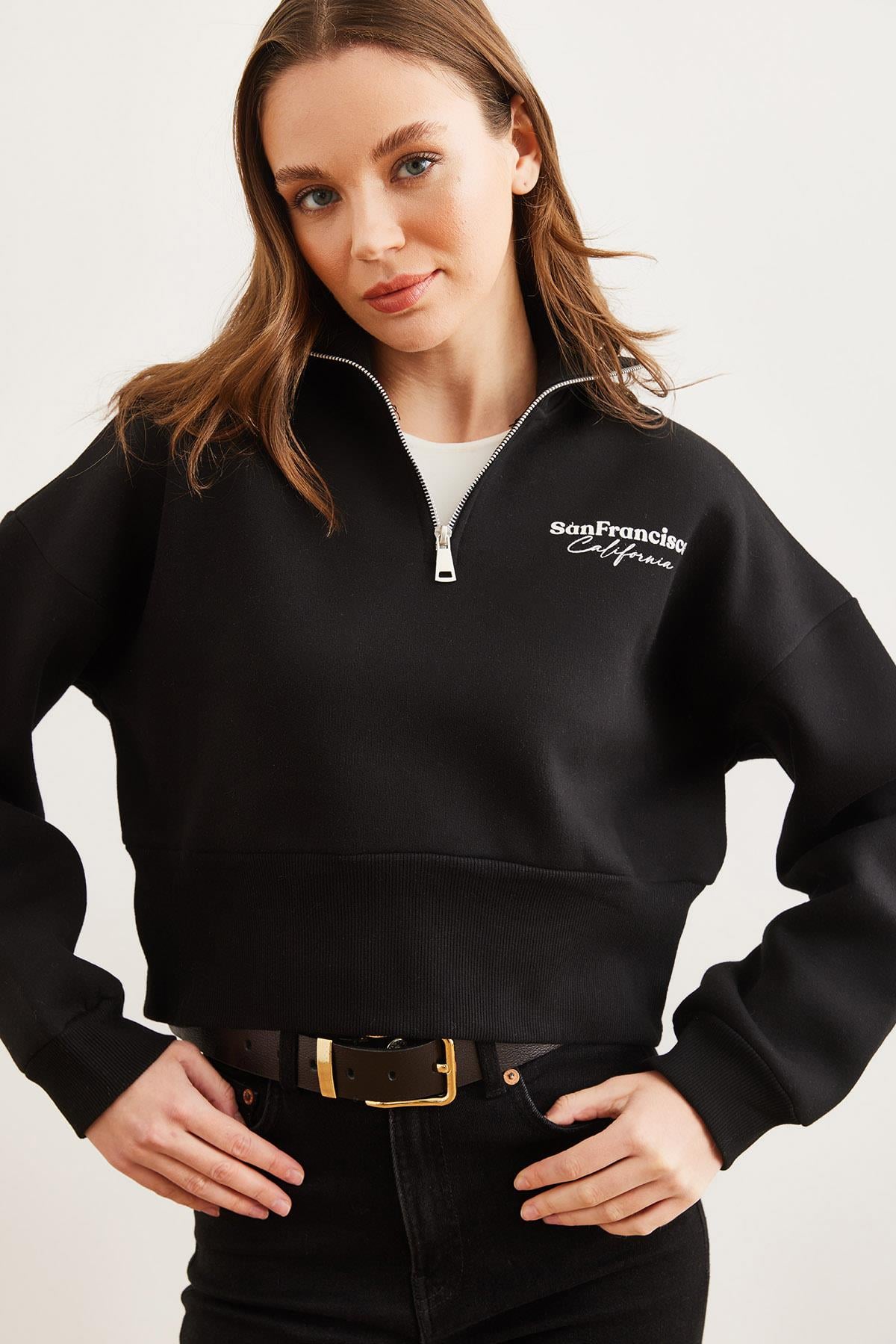 Dik Yaka Fermuarlı Şardonlu Crop Sweatshirt Siyah