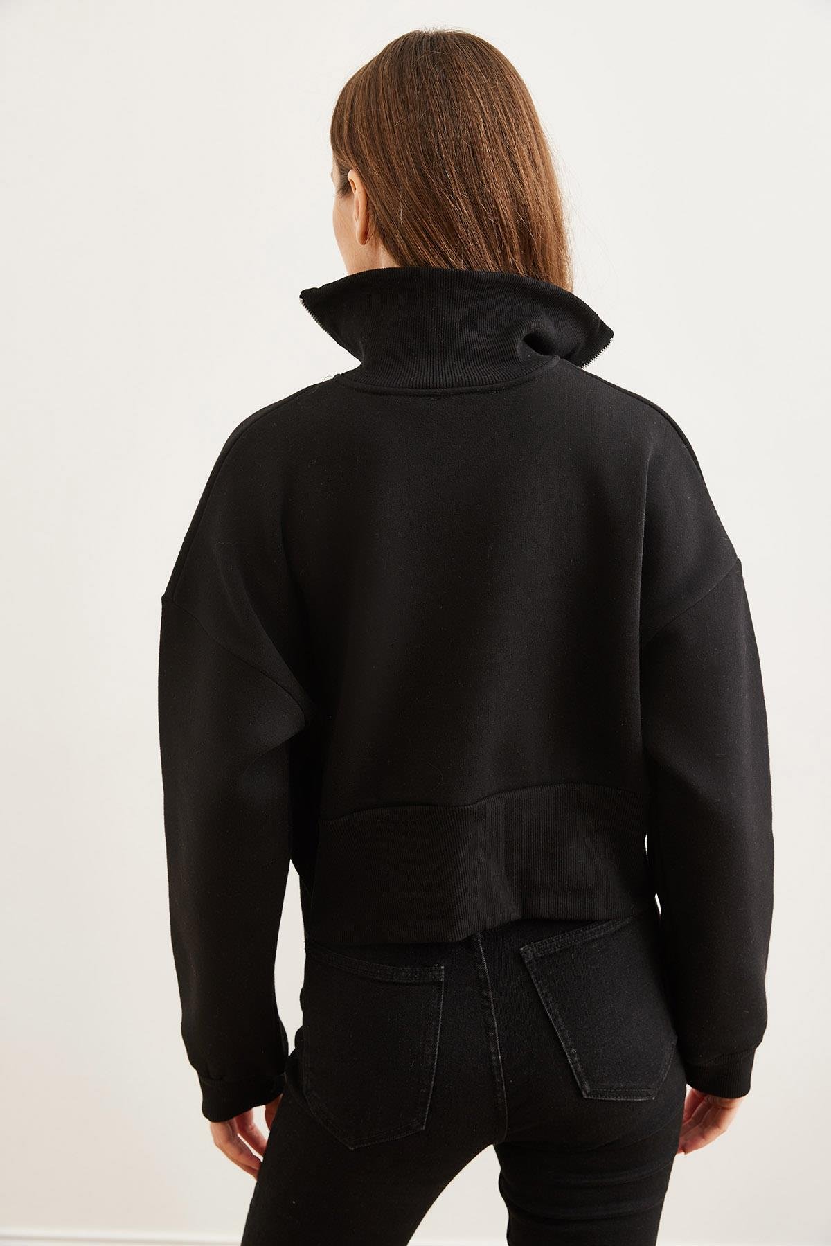 Dik Yaka Fermuarlı Şardonlu Crop Sweatshirt Siyah