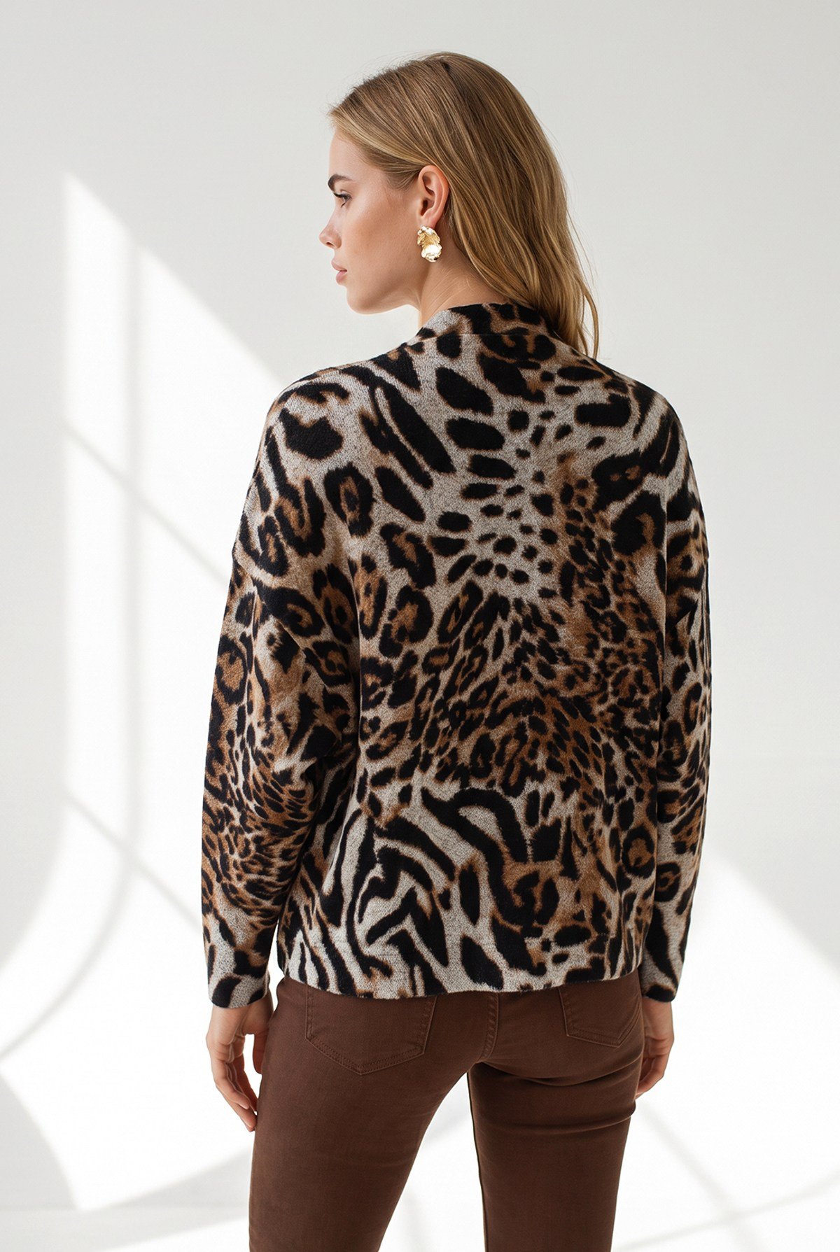 Dik Yaka Loose Fit Yumoş Bluz Bej Leopar