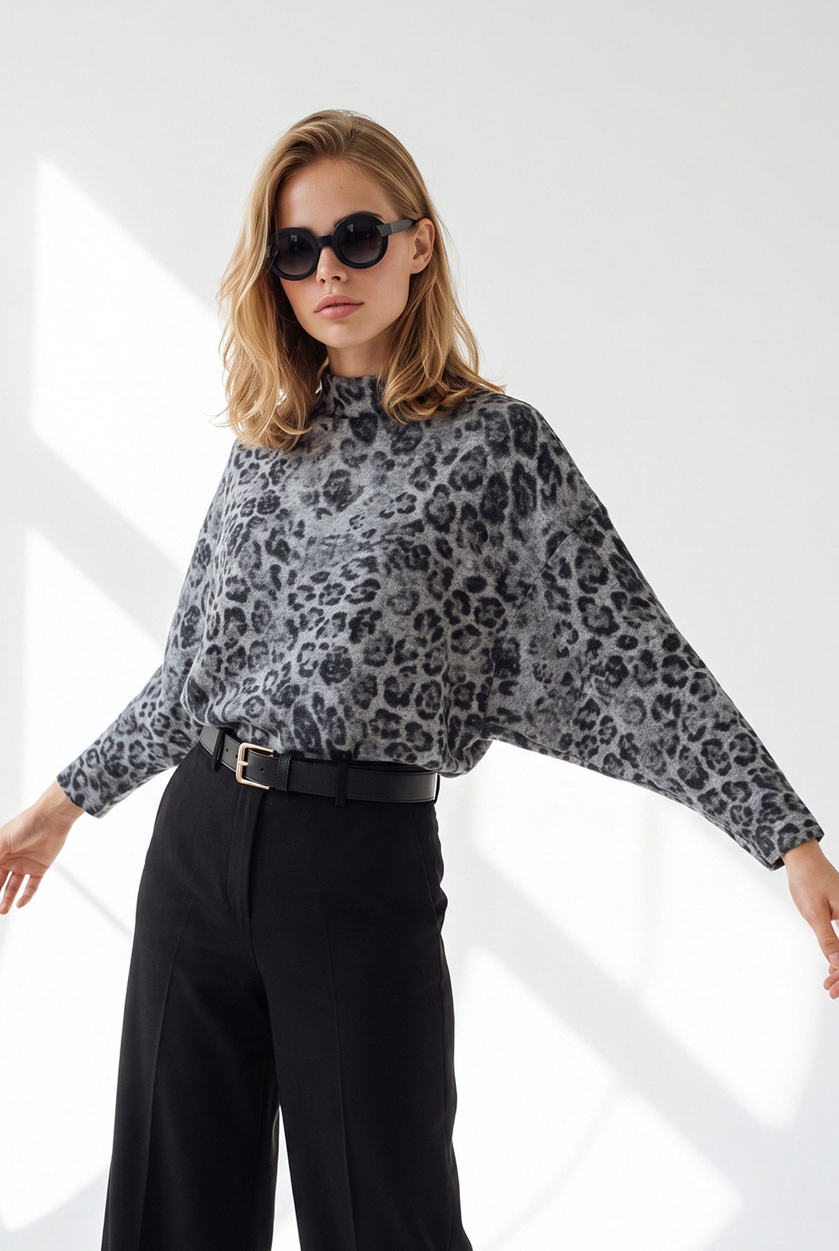 Dik Yaka Loose Fit Yumoş Bluz Gri Leopar