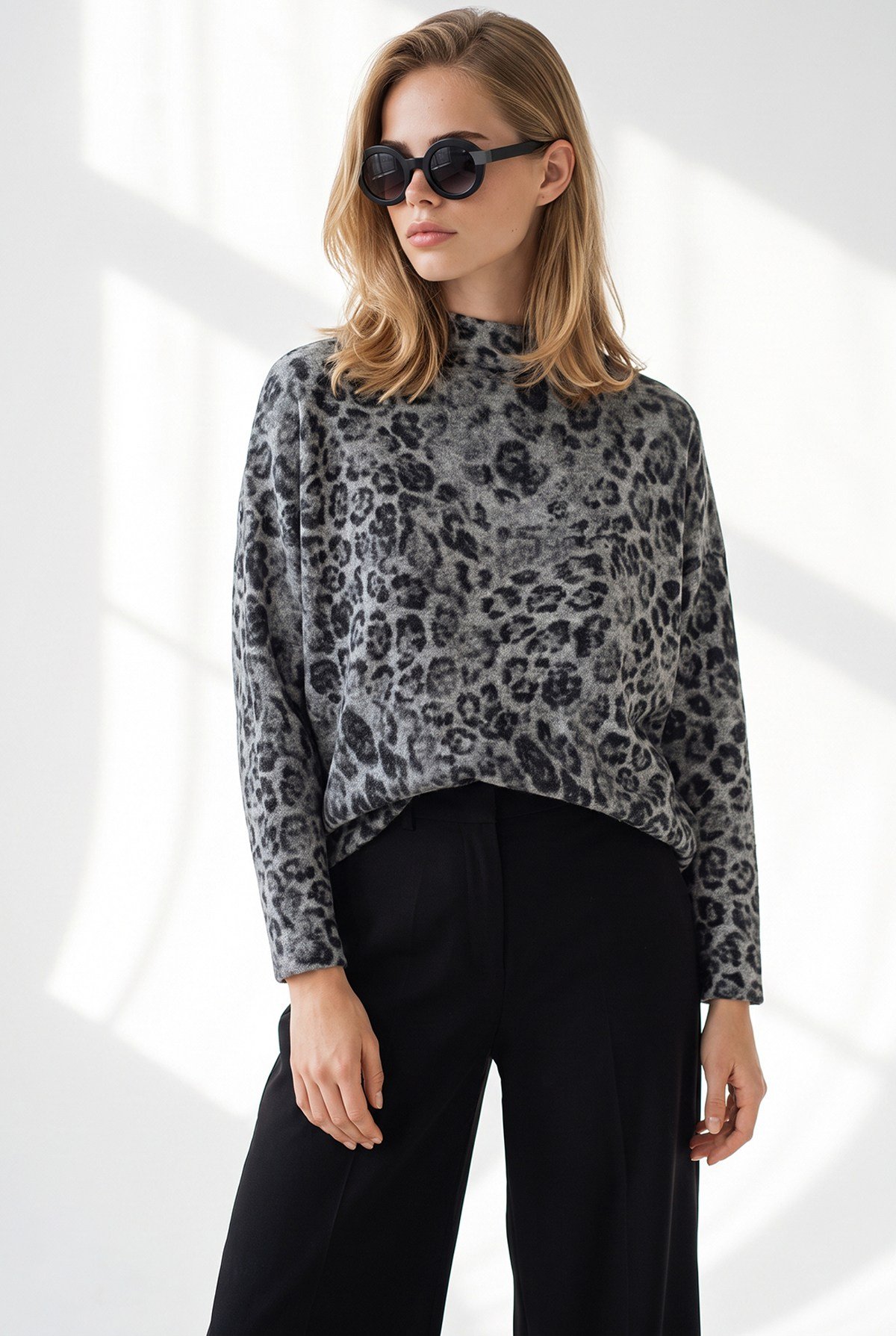 Dik Yaka Loose Fit Yumoş Bluz Gri Leopar