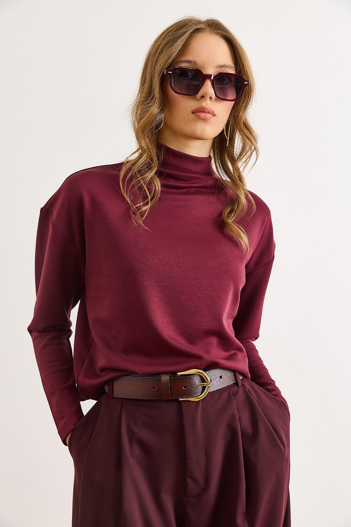 Dik Yaka Modal Tuşeli Bluz Bordo