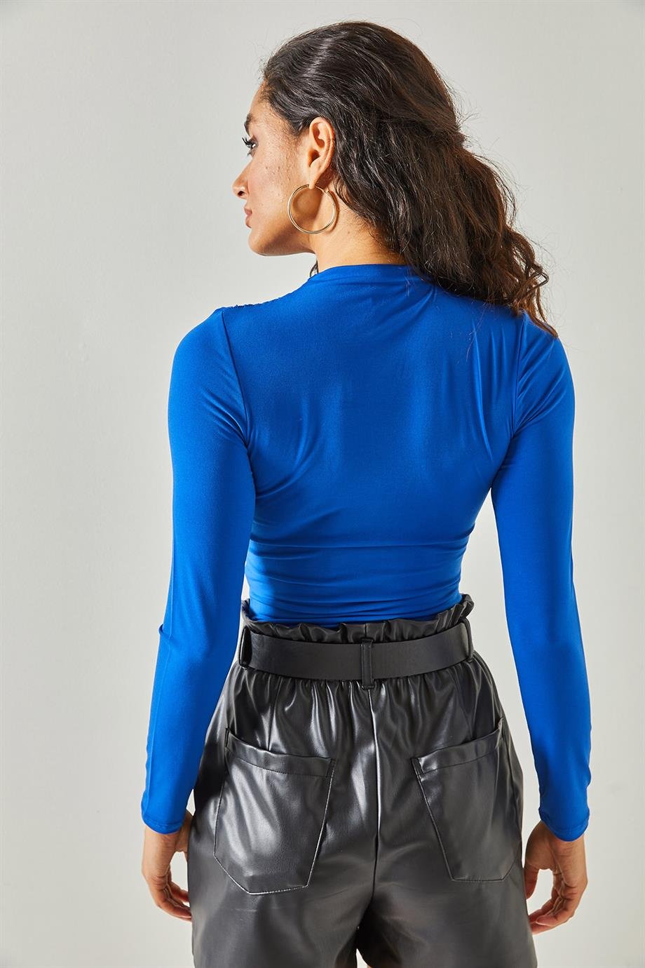 Dik Yaka Omuz Detaylı Altı Çıtçıtlı Bodysuit Saks Mavi