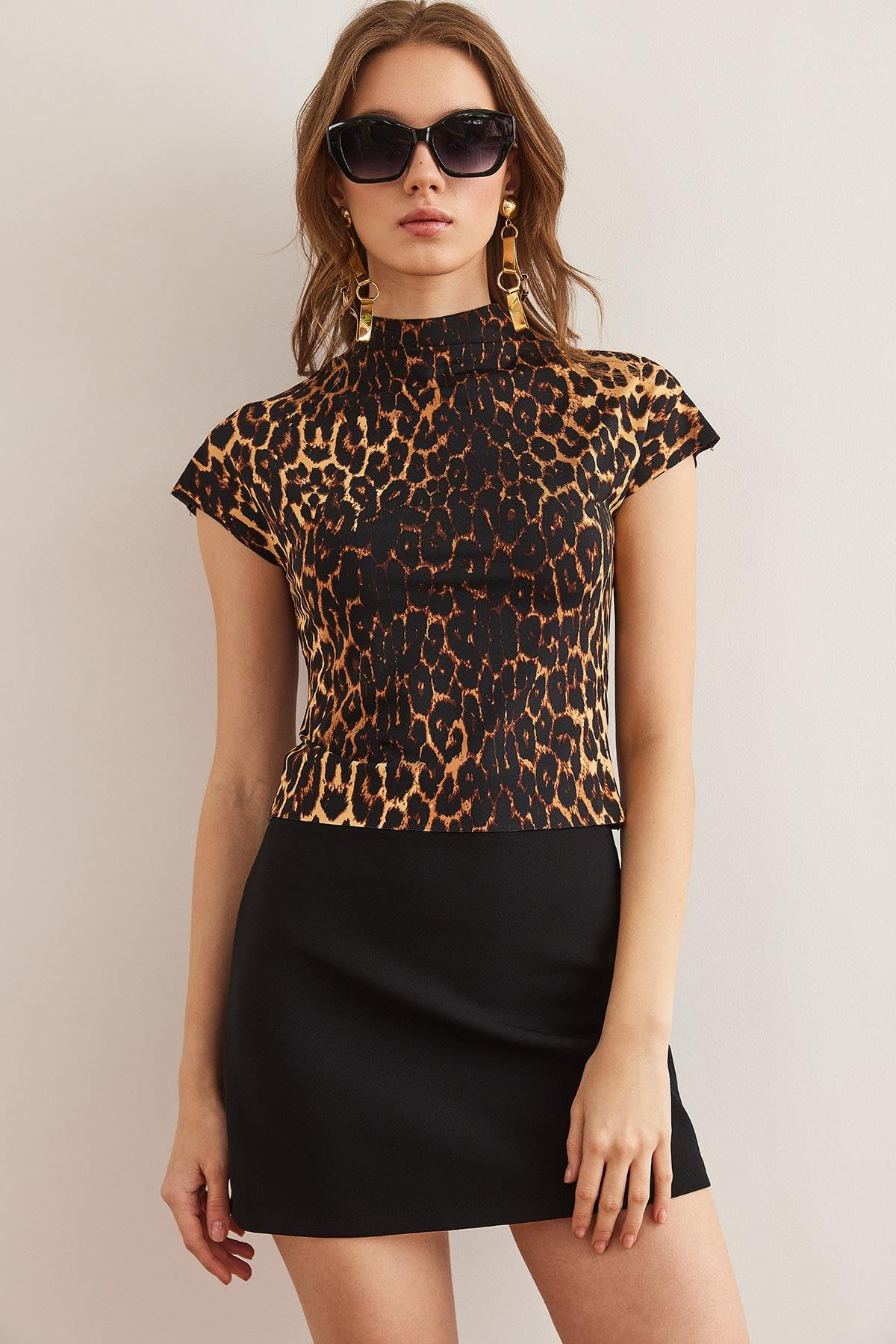 Dik Yaka Yarasa Crop Micro Bluz Leopar Siyah