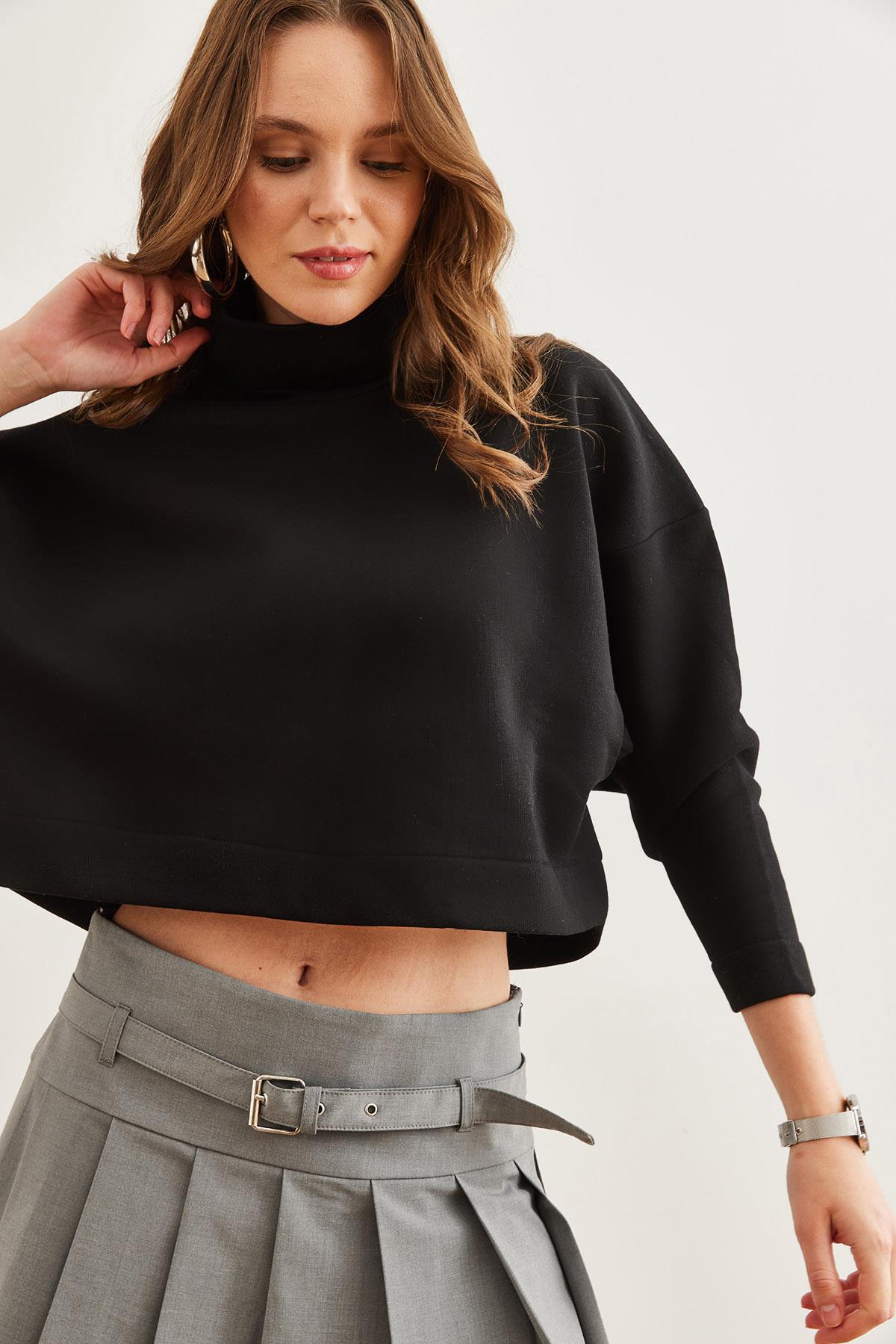 Dik Yaka Yarasa Crop Şardonlu Sweatshirt Siyah