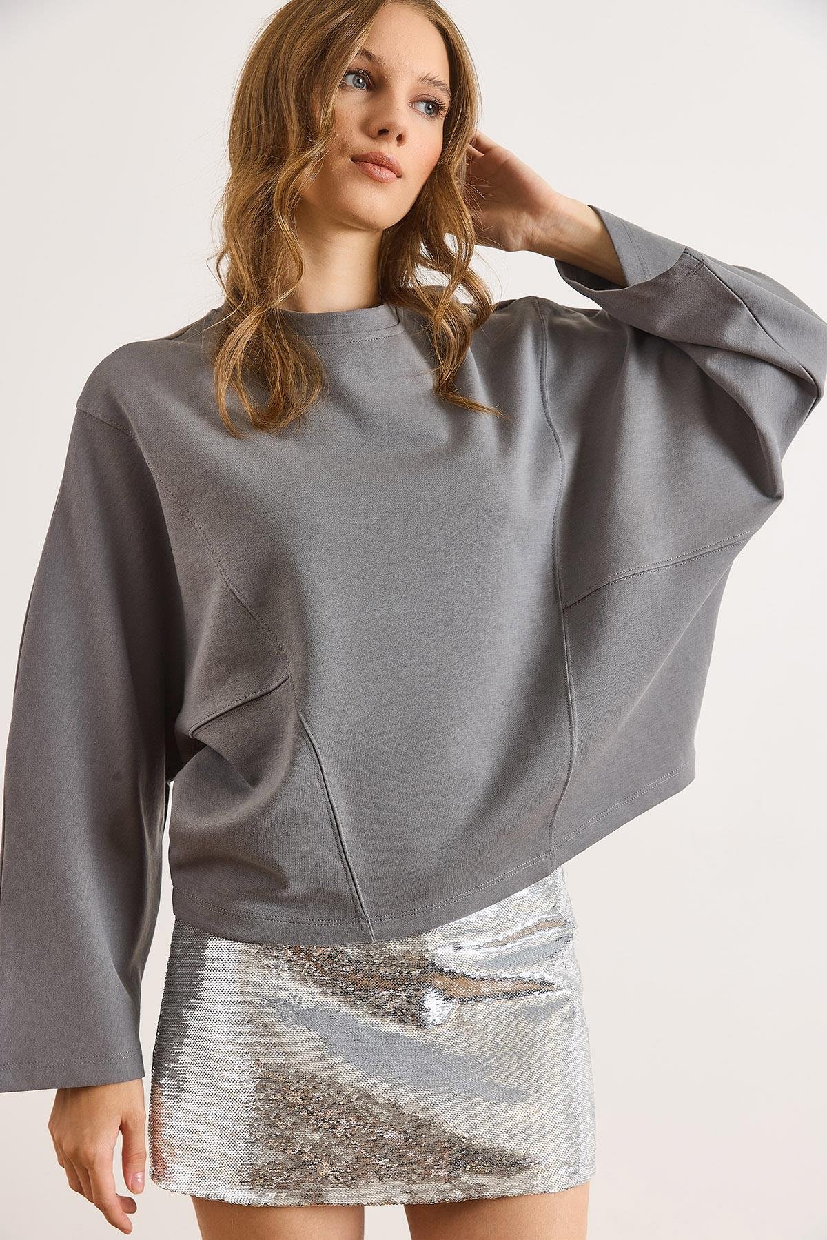 Dikiş Detaylı Yarasa Model Şardonsuz İnterlok Sweatshirt Füme