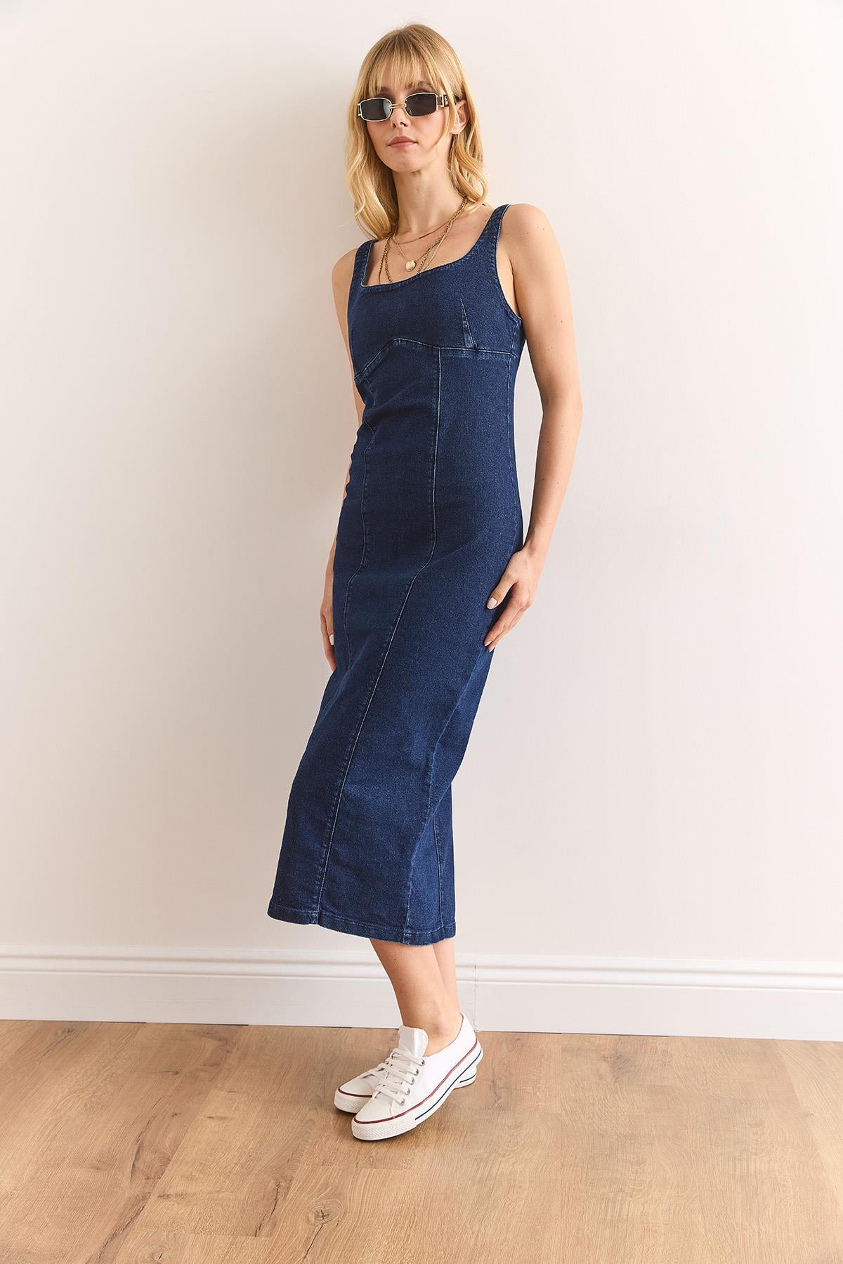 Dikiş Detaylı Yırtmaçlı Likralı Midi Denim Elbise Lacivert