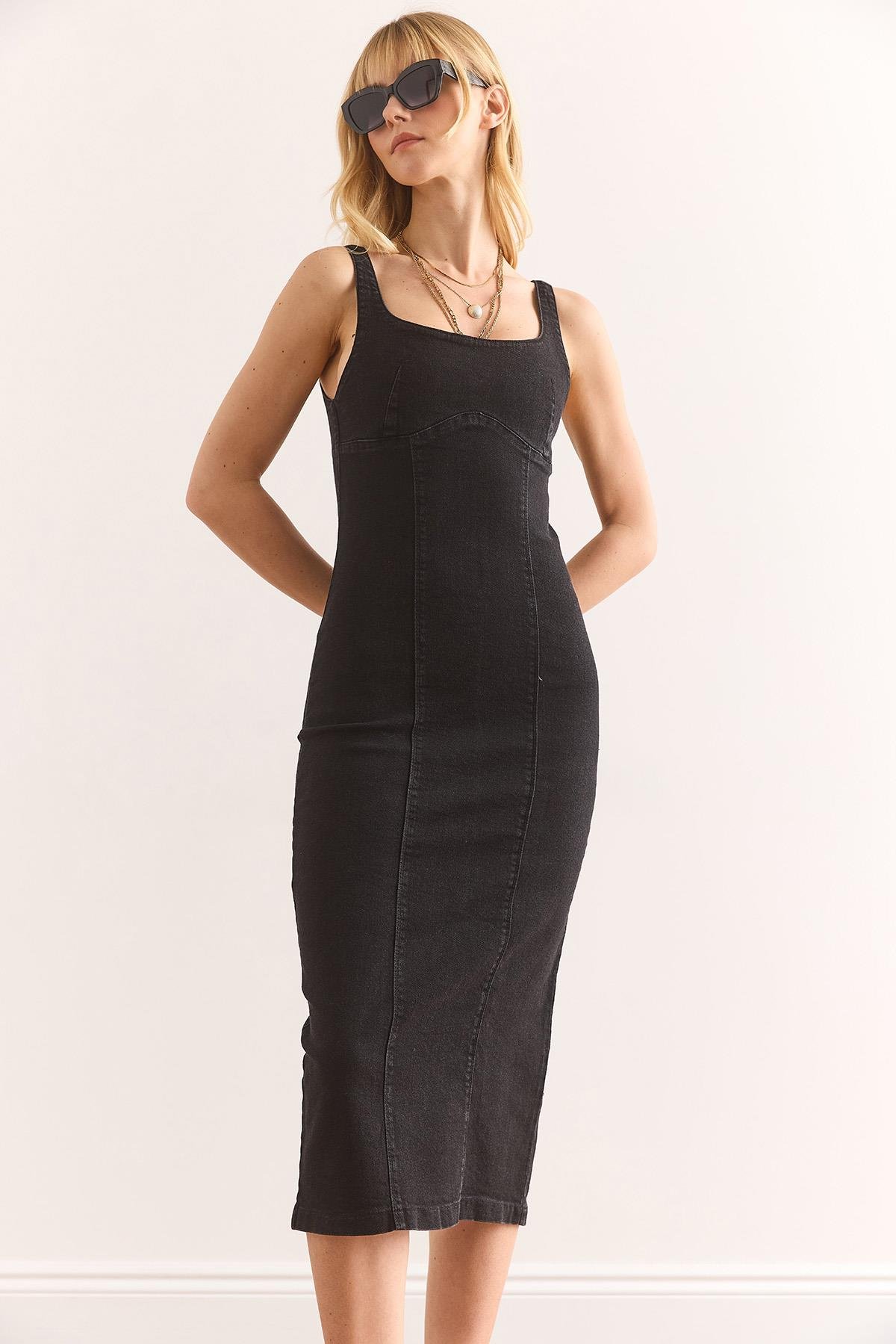 Dikiş Detaylı Yırtmaçlı Likralı Midi Denim Elbise Siyah