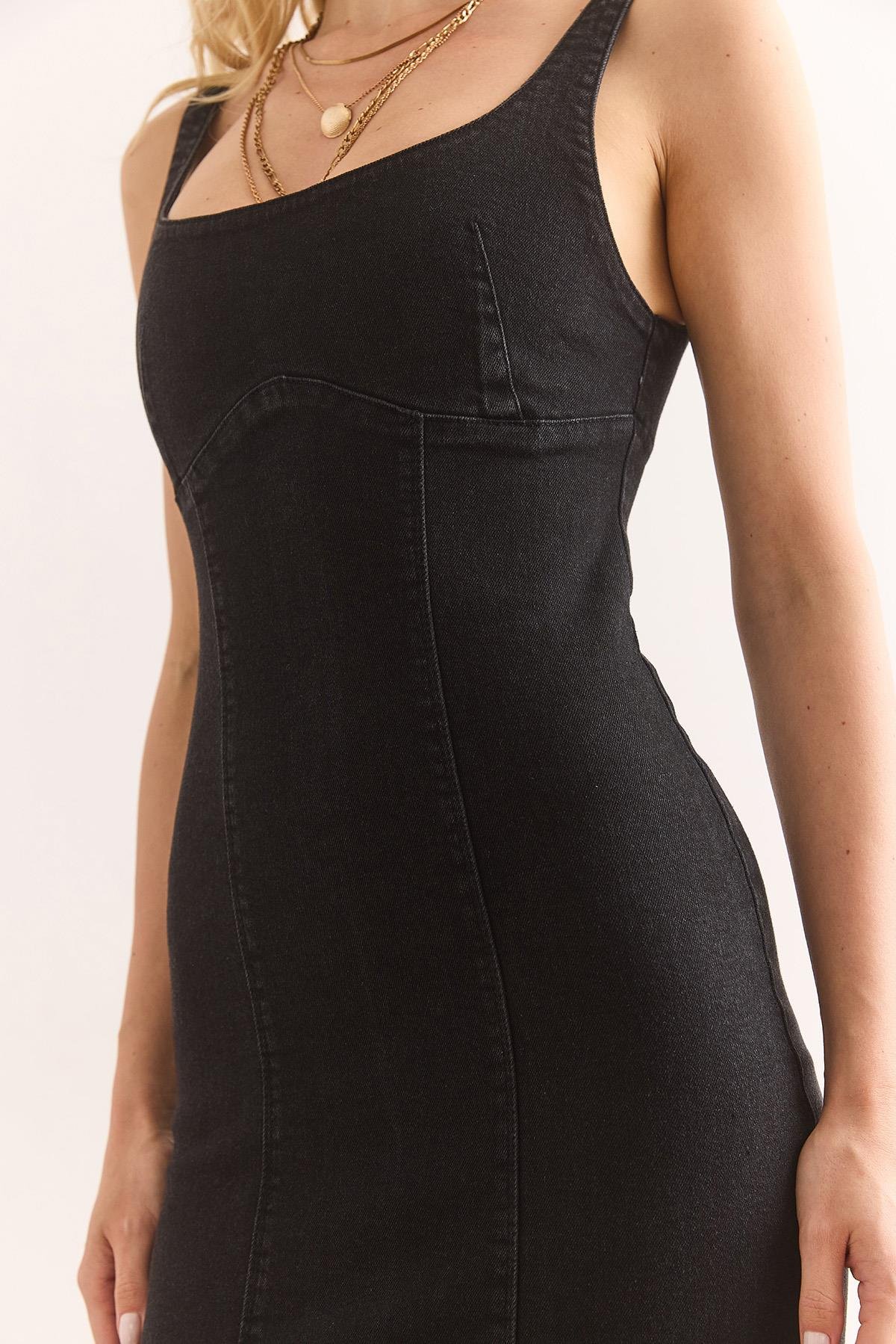 Dikiş Detaylı Yırtmaçlı Likralı Midi Denim Elbise Siyah