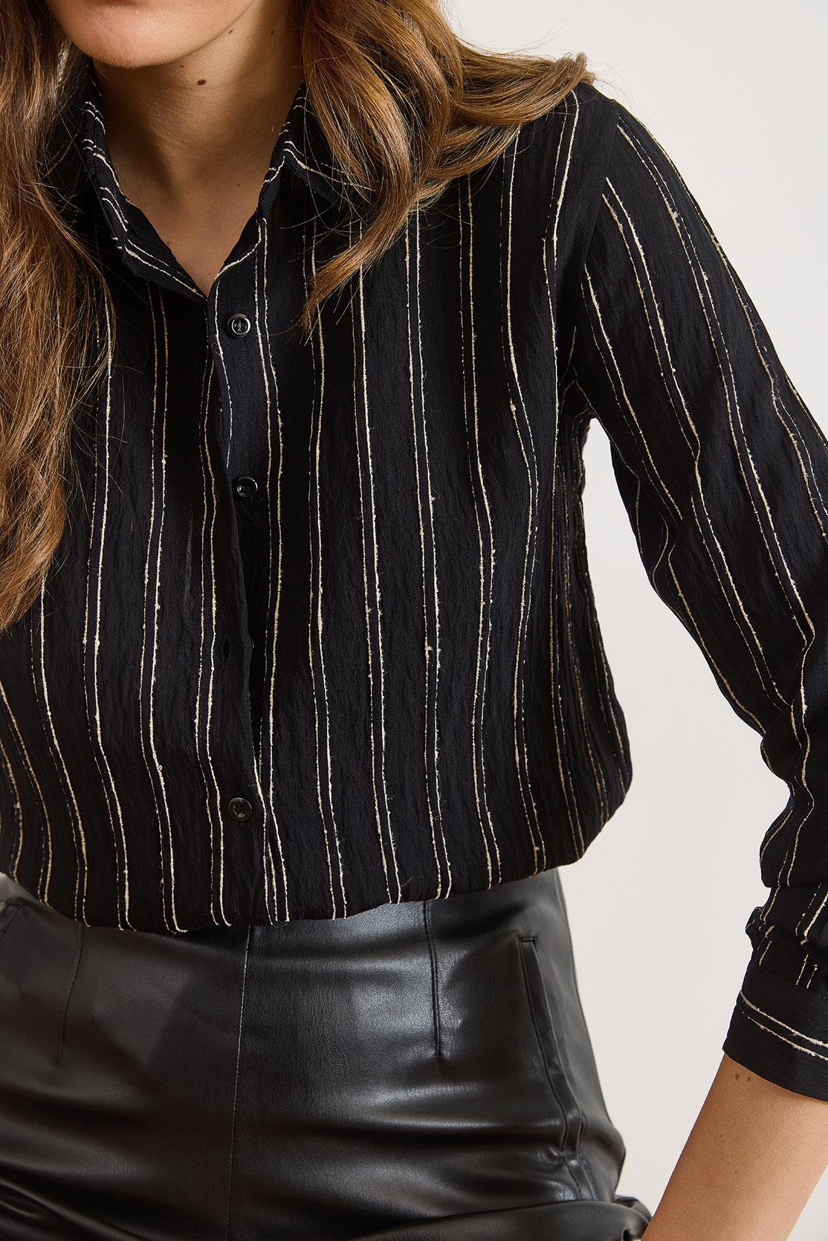 Dokulu Kontrast Çizgili Regular Fit Gömlek Siyah