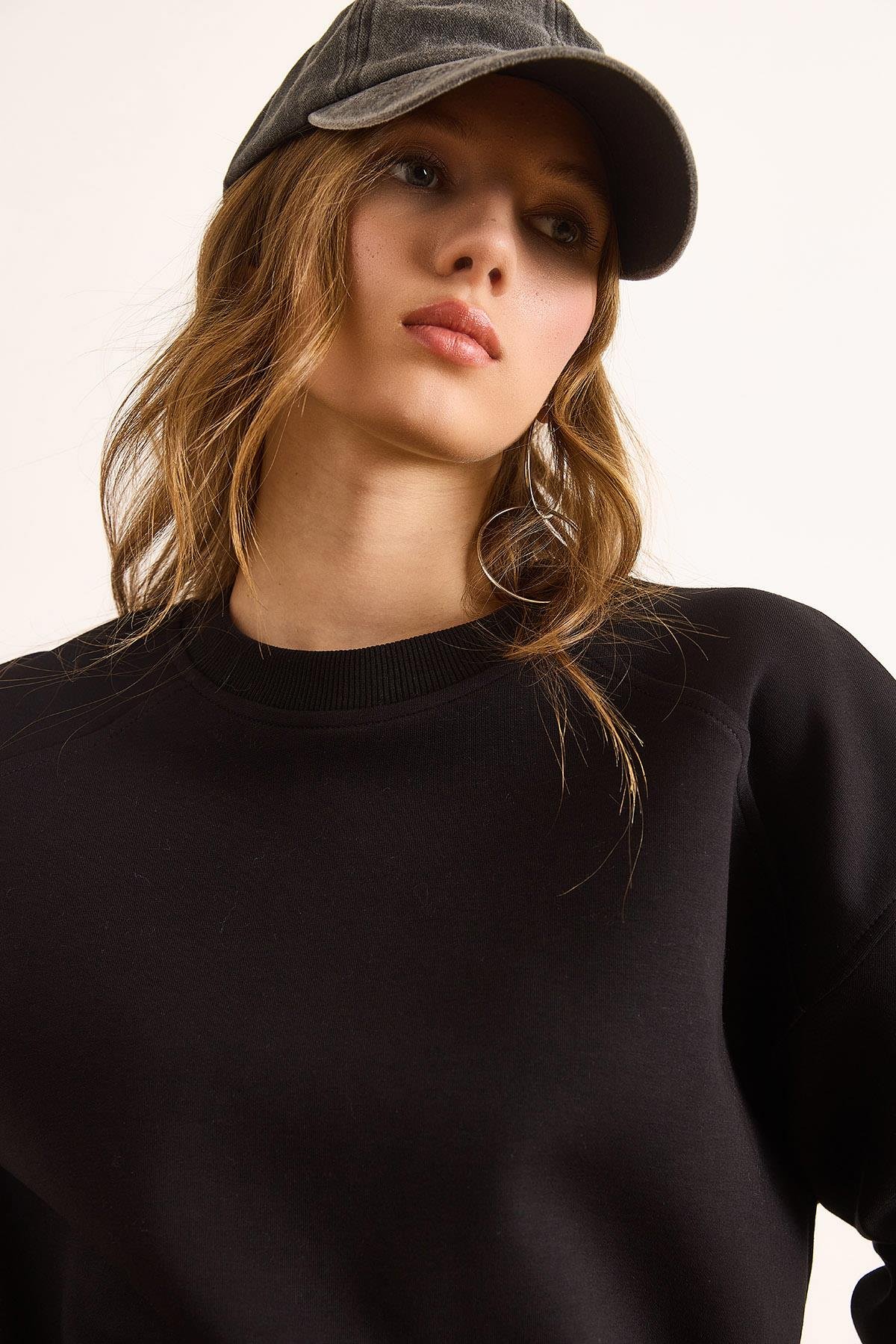 Double İnterlok Kol Detaylı Kalın Sweatshirt Siyah